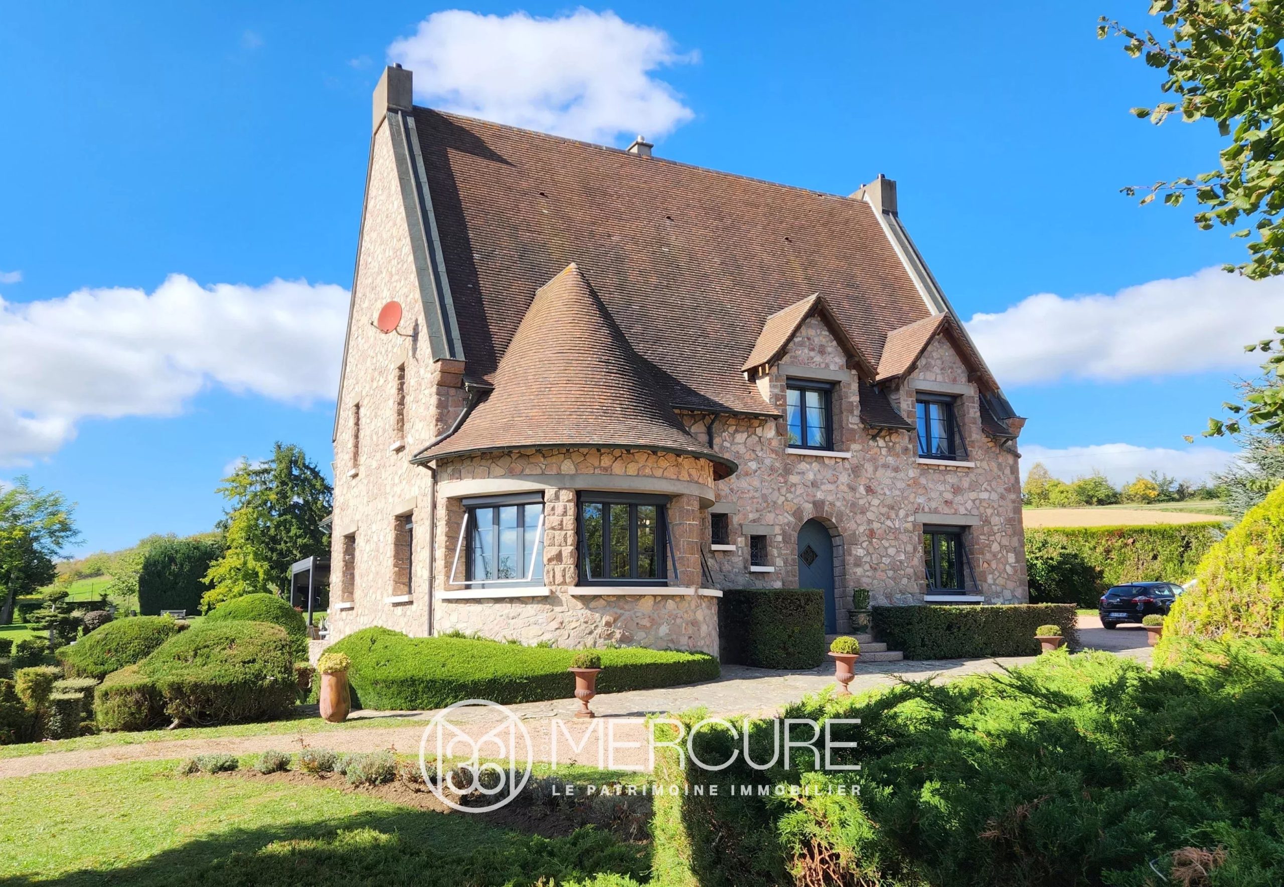 Puy de Dôme between Clermont-Ferrand and Vichy, exceptional modern house of 216 sqm with 9 rooms - 21337AU