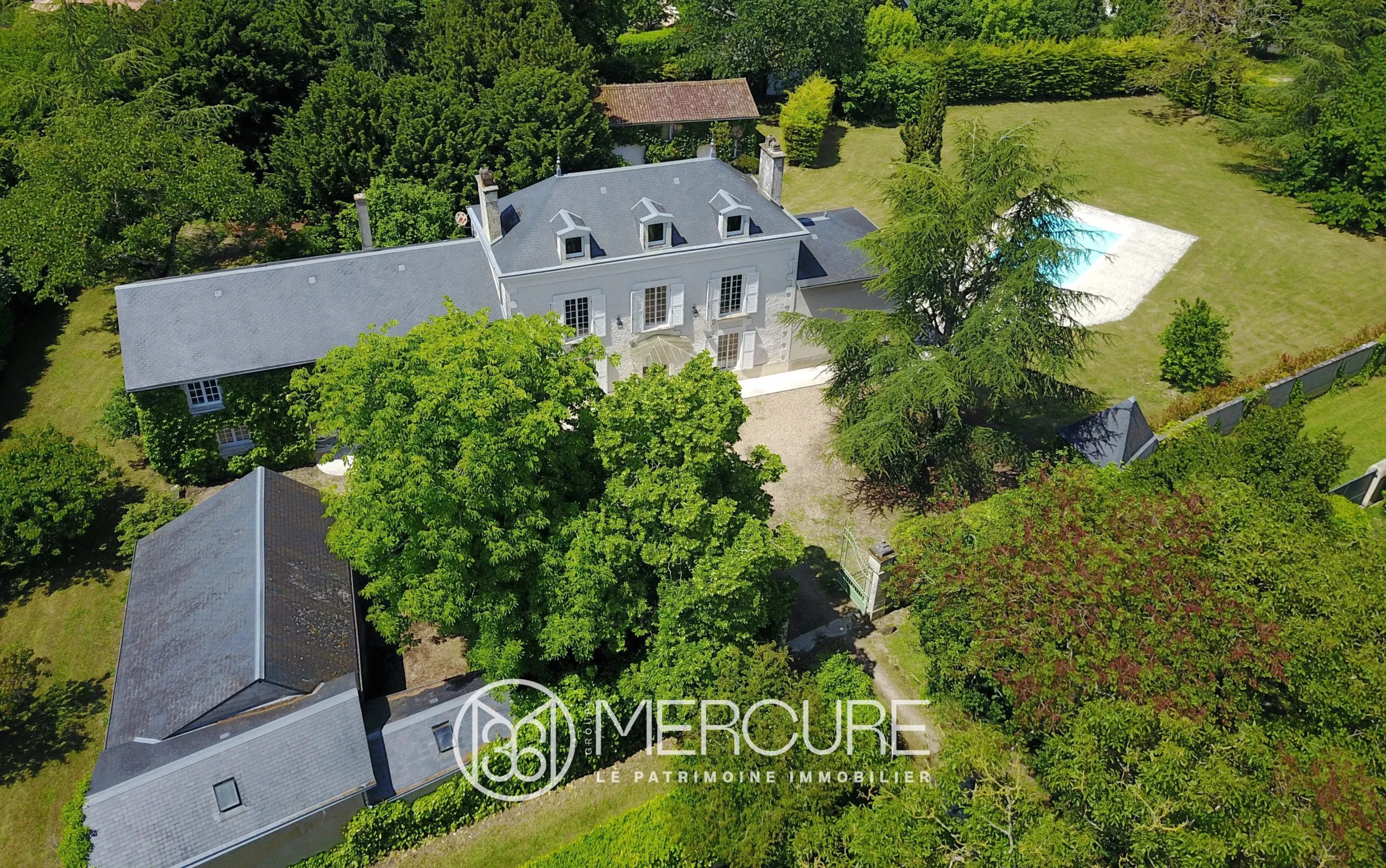 MAISON DE MAITRE AVEC PARC ET PISCINE - 10151PO