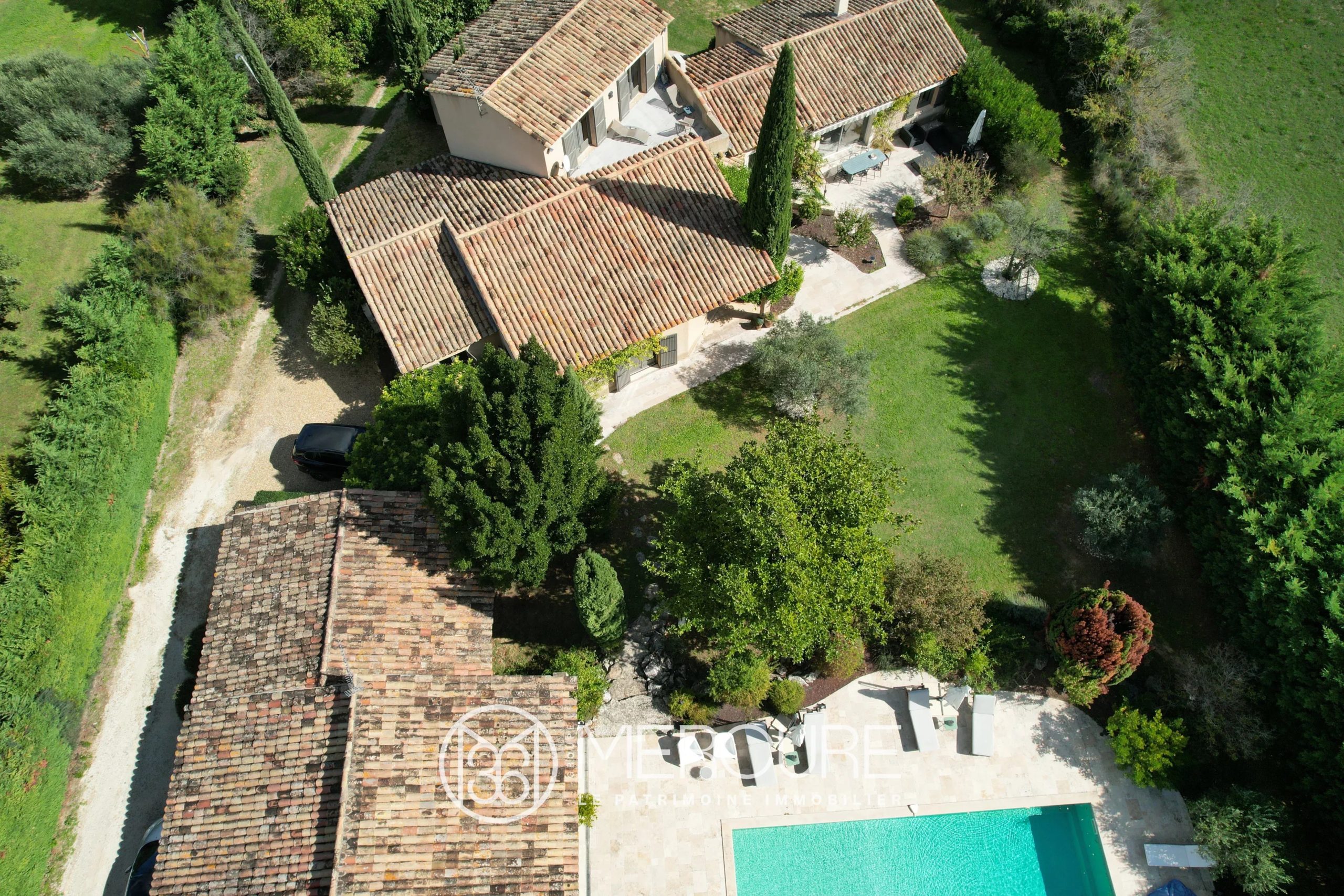 Charmante villa de 6 chambres dans le cadre idyllique de Maubec - 21436LR