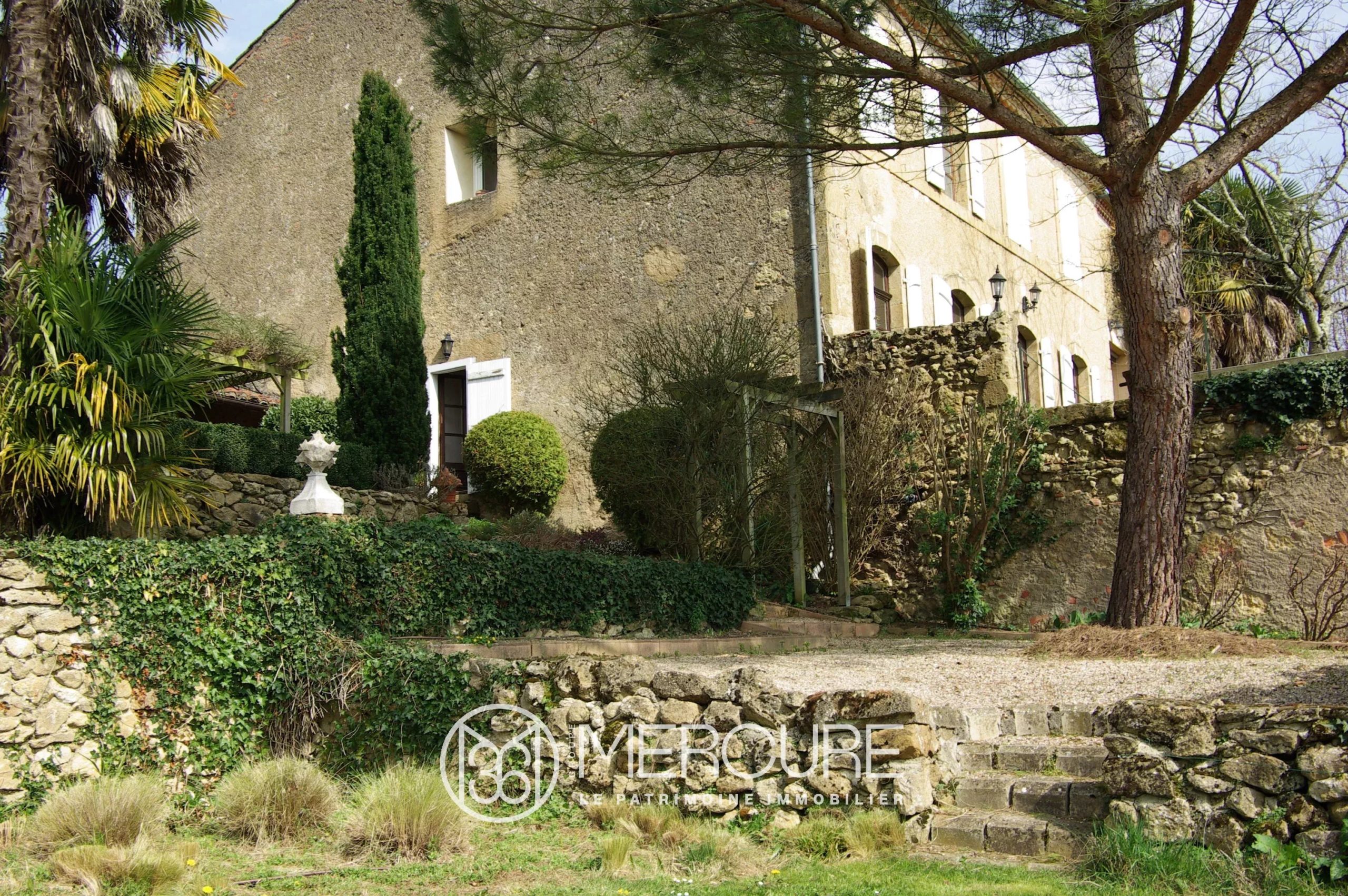 MAISON BOURGEOISE – VUE PANORAMIQUE - 8723TS