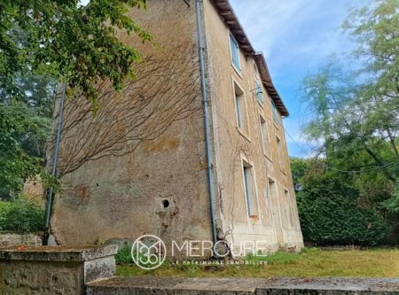 Quiet property in need of renovation - 23377