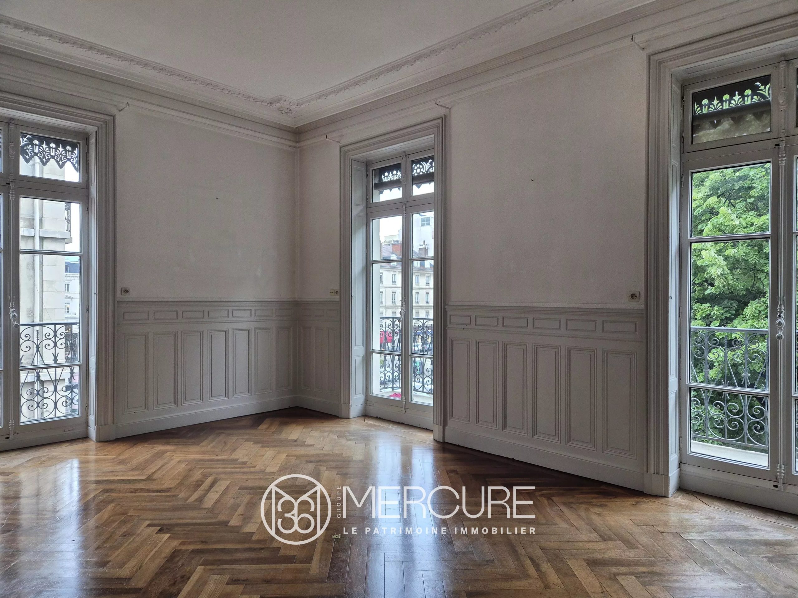 GRENOBLE – HYPER CENTRE - 4952LY