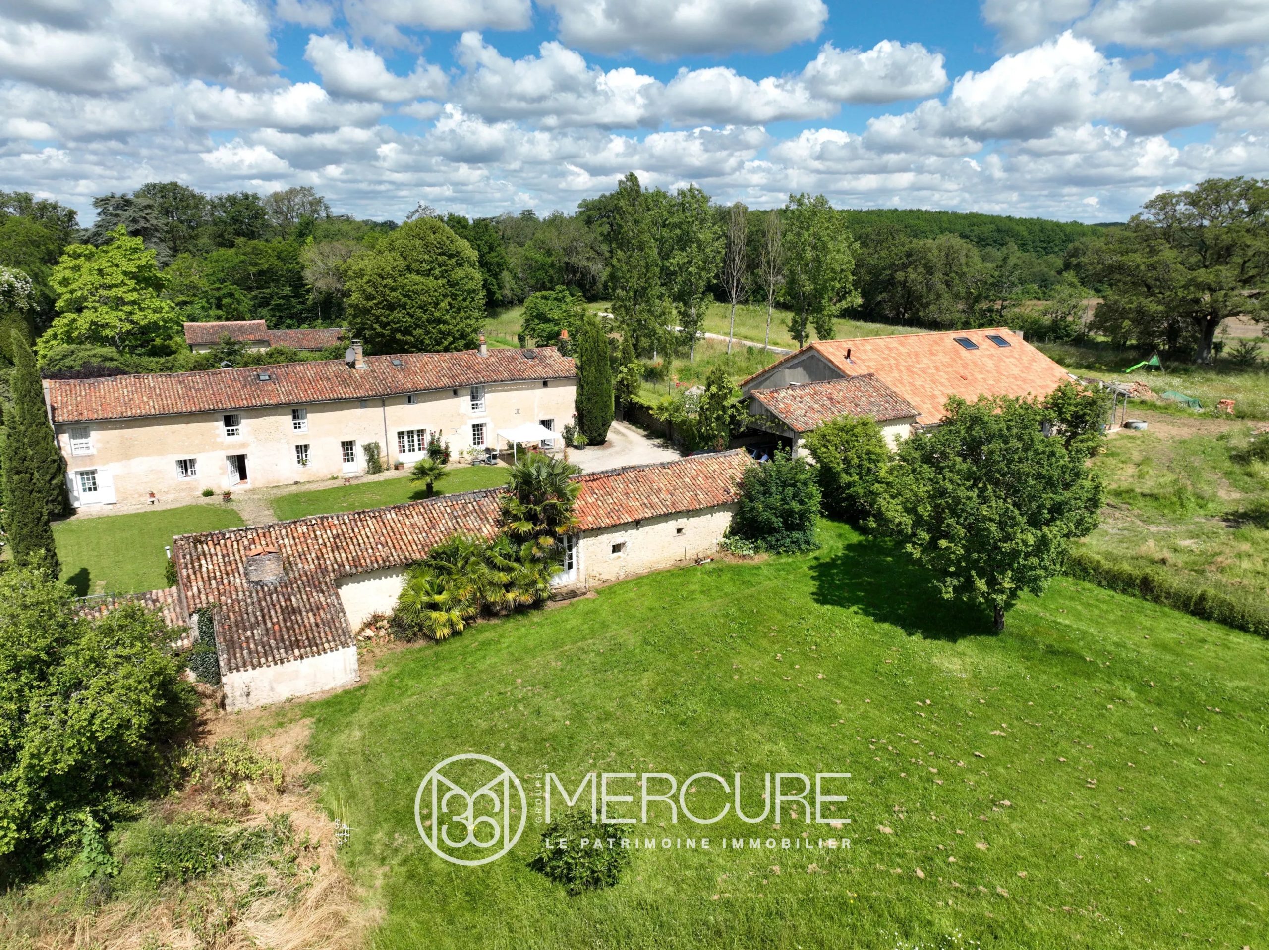 PROPRIETE DANS UN CADRE PRIVILÉGIÉ - 9954PO