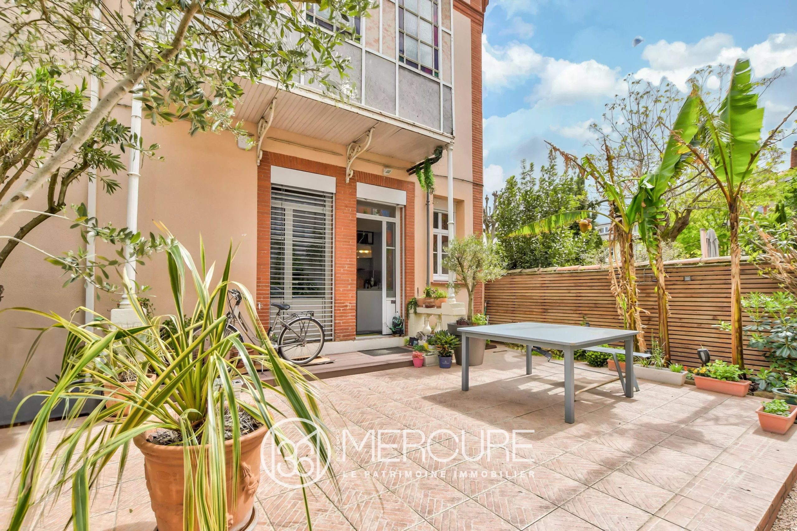 MAISON DE VILLE D&rsquo;EXCEPTION – JARDIN – PARKING - 9164TS