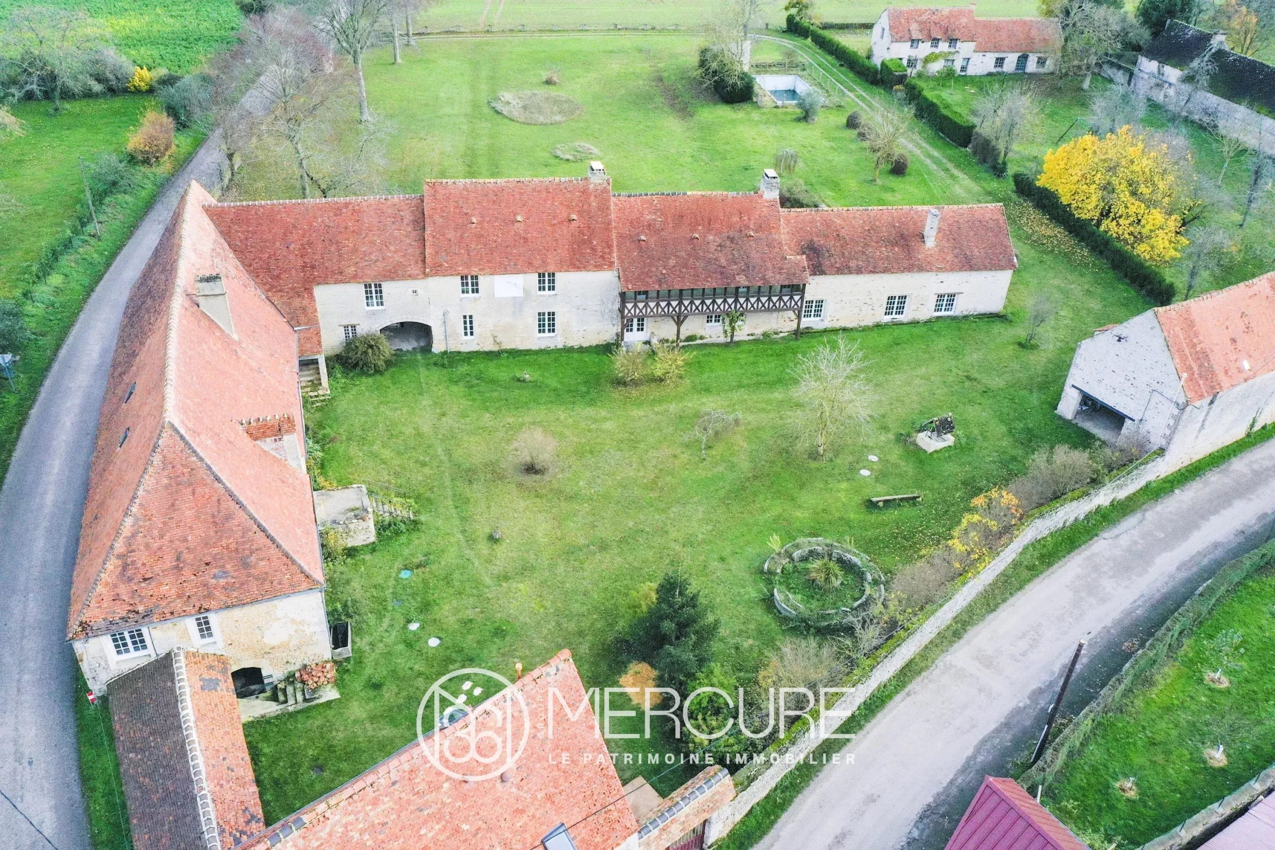 PROCHE ARGENTAN – 5 MAISONS DANS UN ENSEMBLE - 20244NO