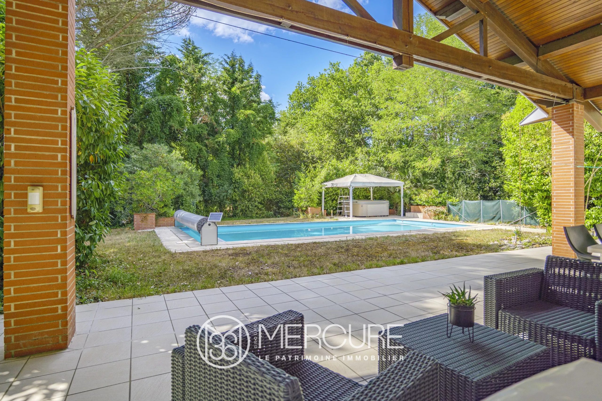 VILLA D&rsquo;ARCHITECTE AU COEUR DE LA NATURE - 9220TS