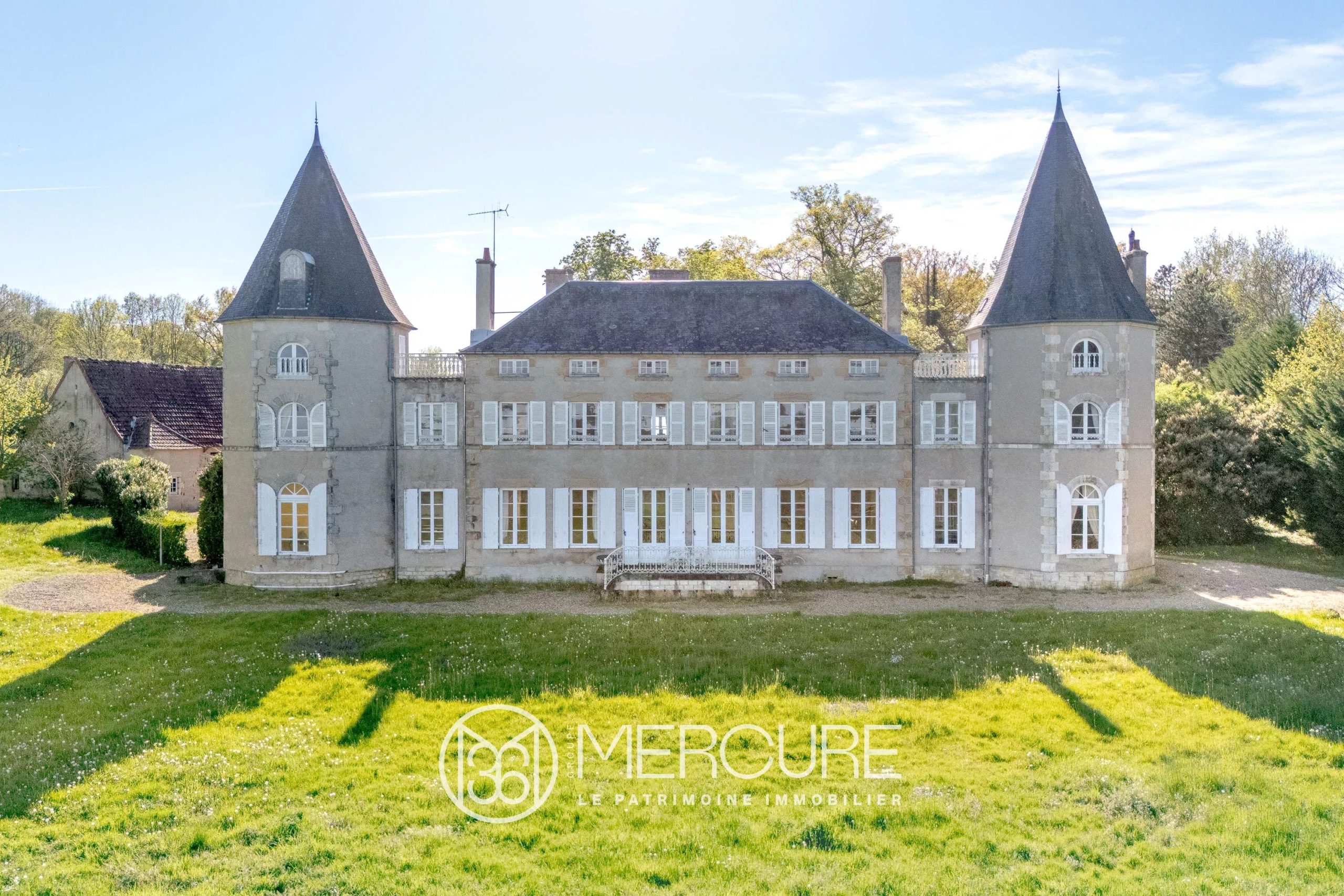 NIEVRE SUD- CHATEAU- DEPENDANCE- PARC 12, 6ha - 1729MAC