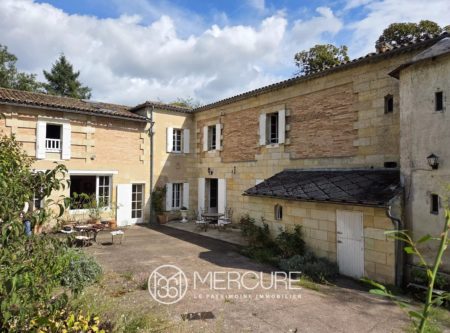 NEAR SAINT EMILION – MANOR HOUSE WITH 2.3 HECTARES OF GROUNDS - 901076bx