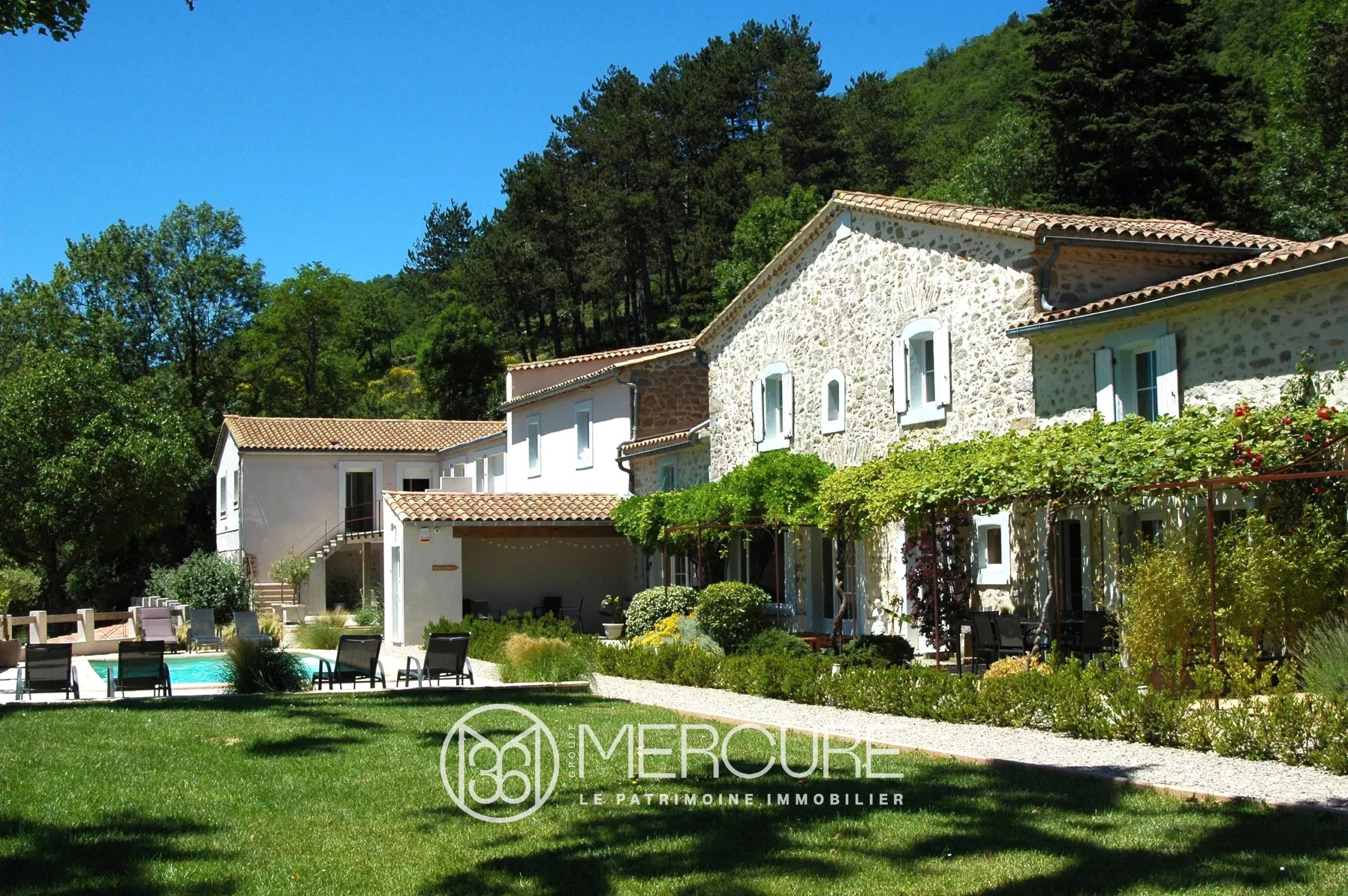 BELLE PROPRIETE DE 21HA – PISCINE – SUPERBE VUE - 9095TS