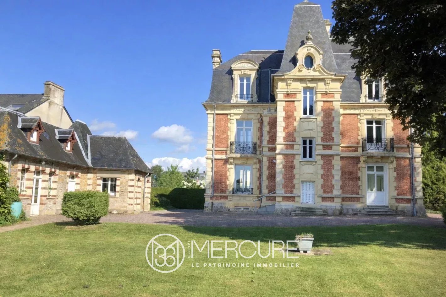 ELEGANTE MAISON BOURGEOISE AU COEUR D&rsquo;UN VILLAGE - 21501NO