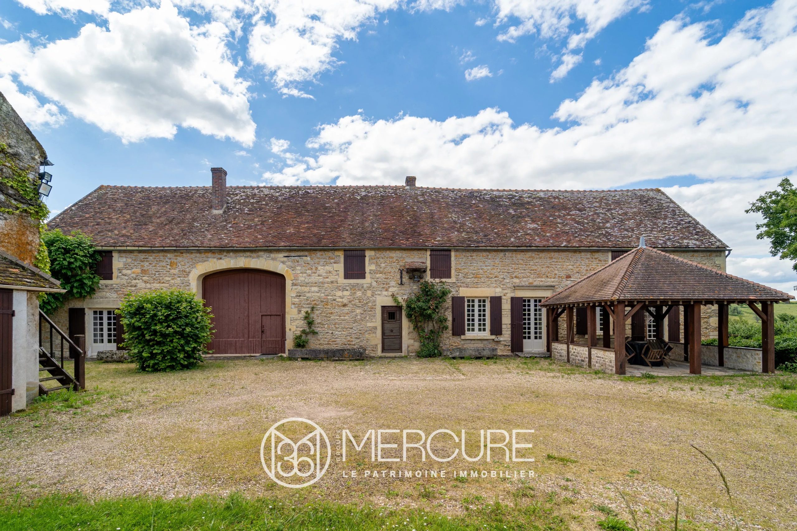 Morvan- Maison de village- Longère – Dépendance- terrain de 4150m² - 1739MAC