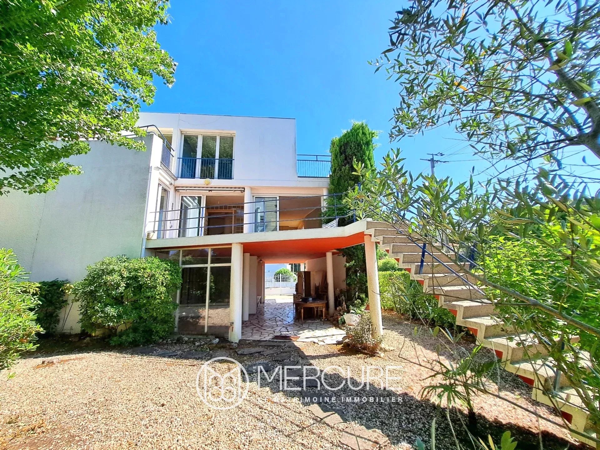 1960s MODERNIST VILLA - 10152PO