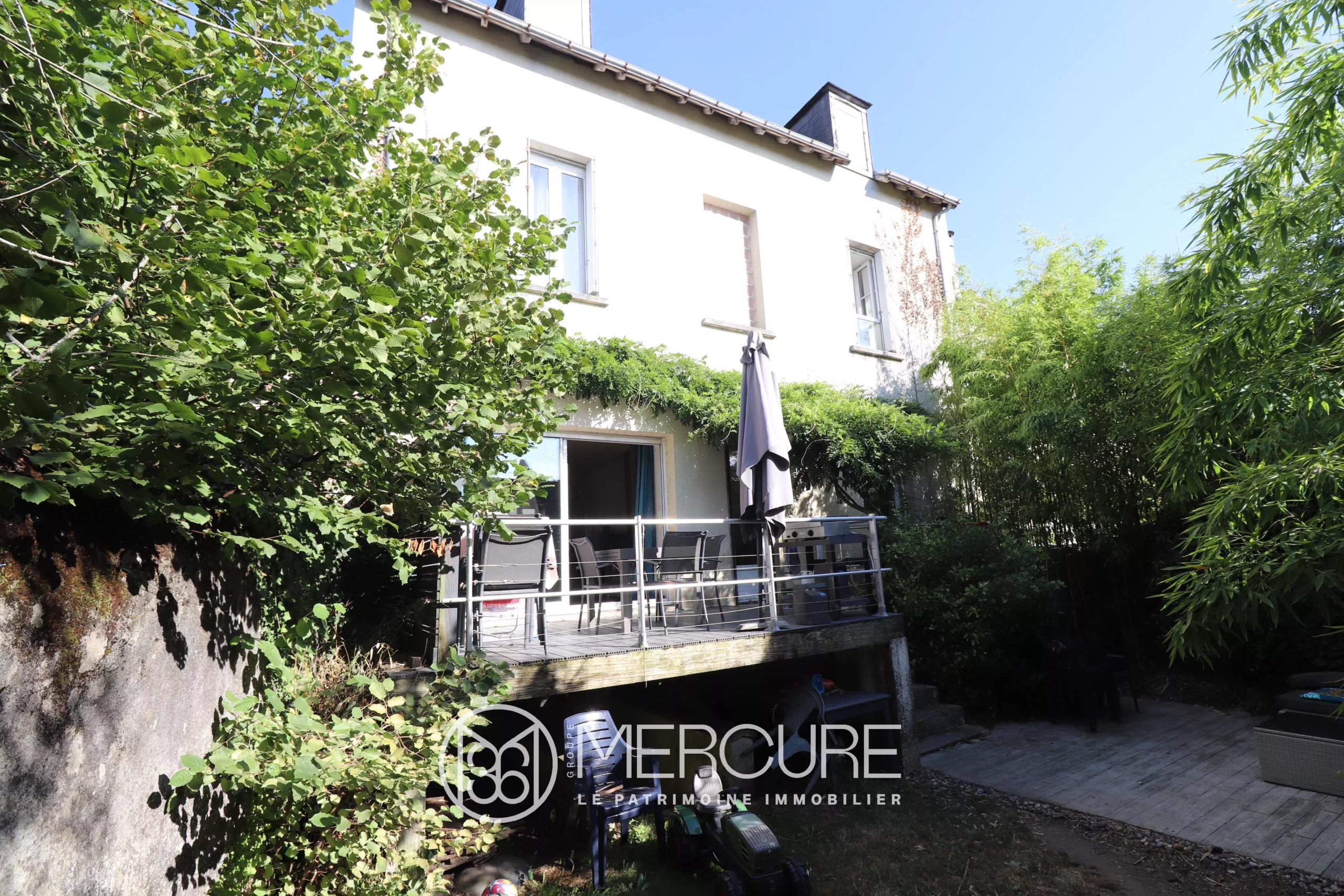 MAISON DE VILLE AVEC JARDIN - 9983PO