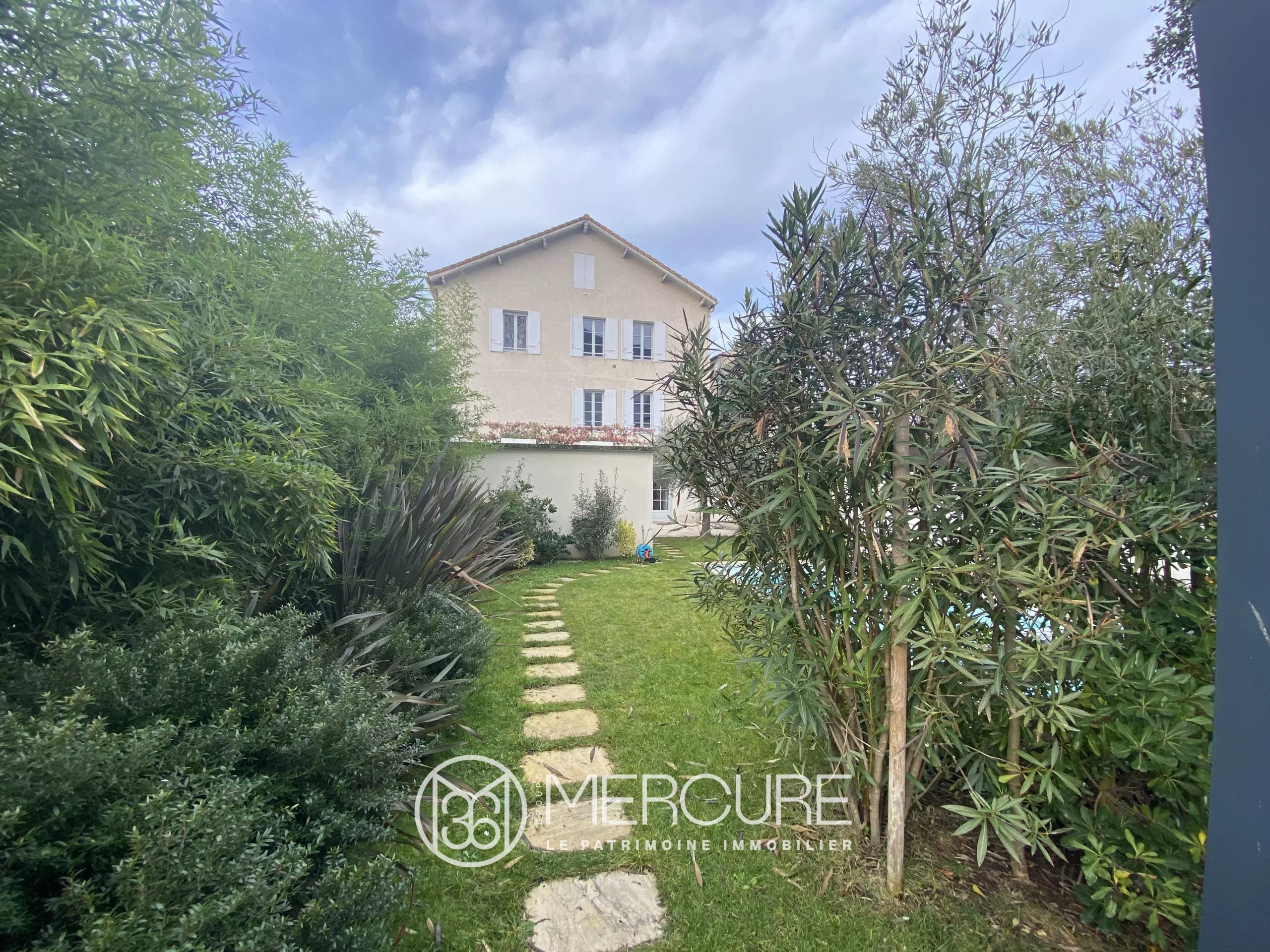 AGEN – TRES BELLE MAISON AU COEUR DE VILLE - 901092bx