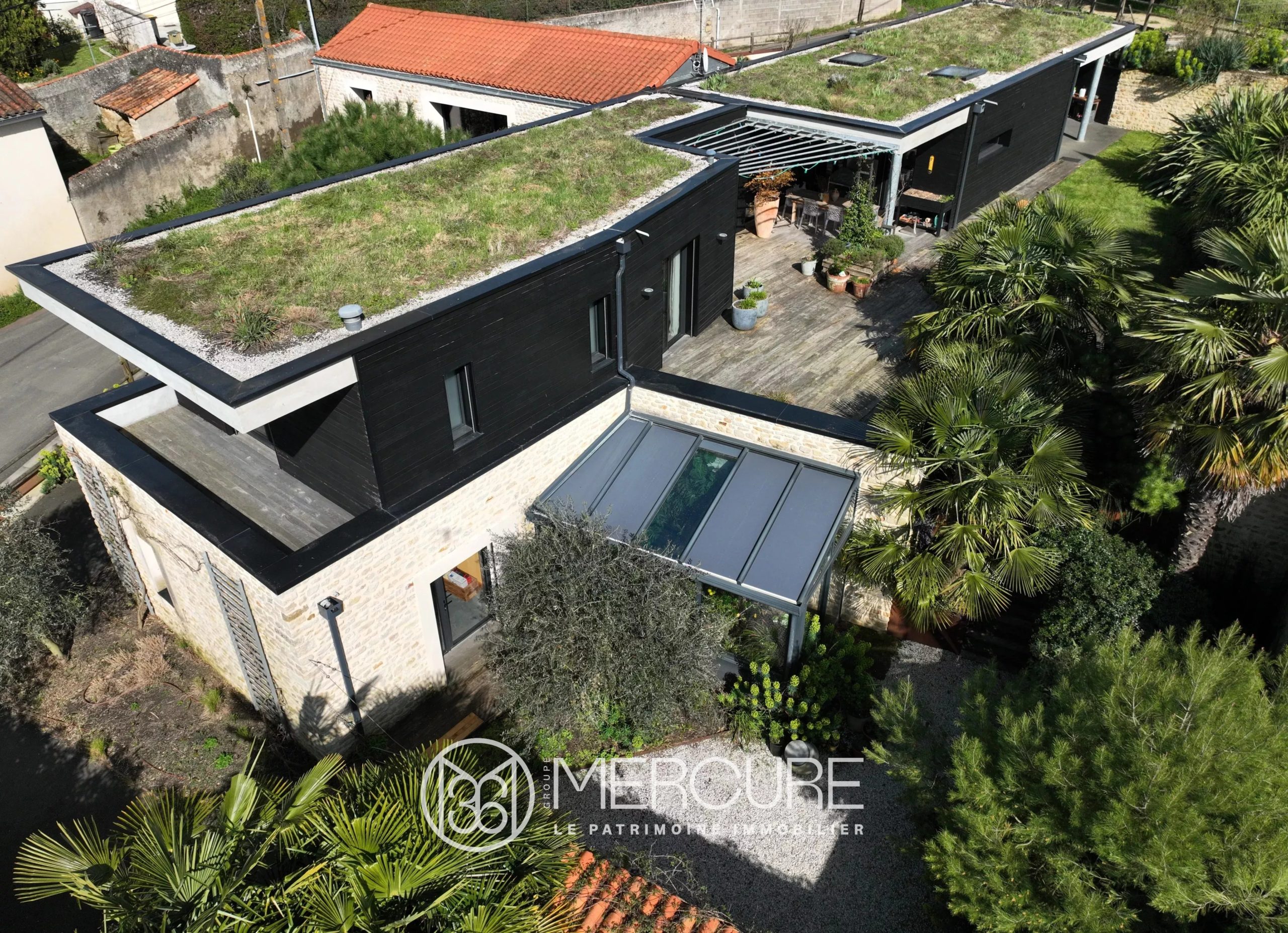 MAISON D&rsquo;ARCHITECTE avec PISCINE à DEBORDEMENT - 9883PO