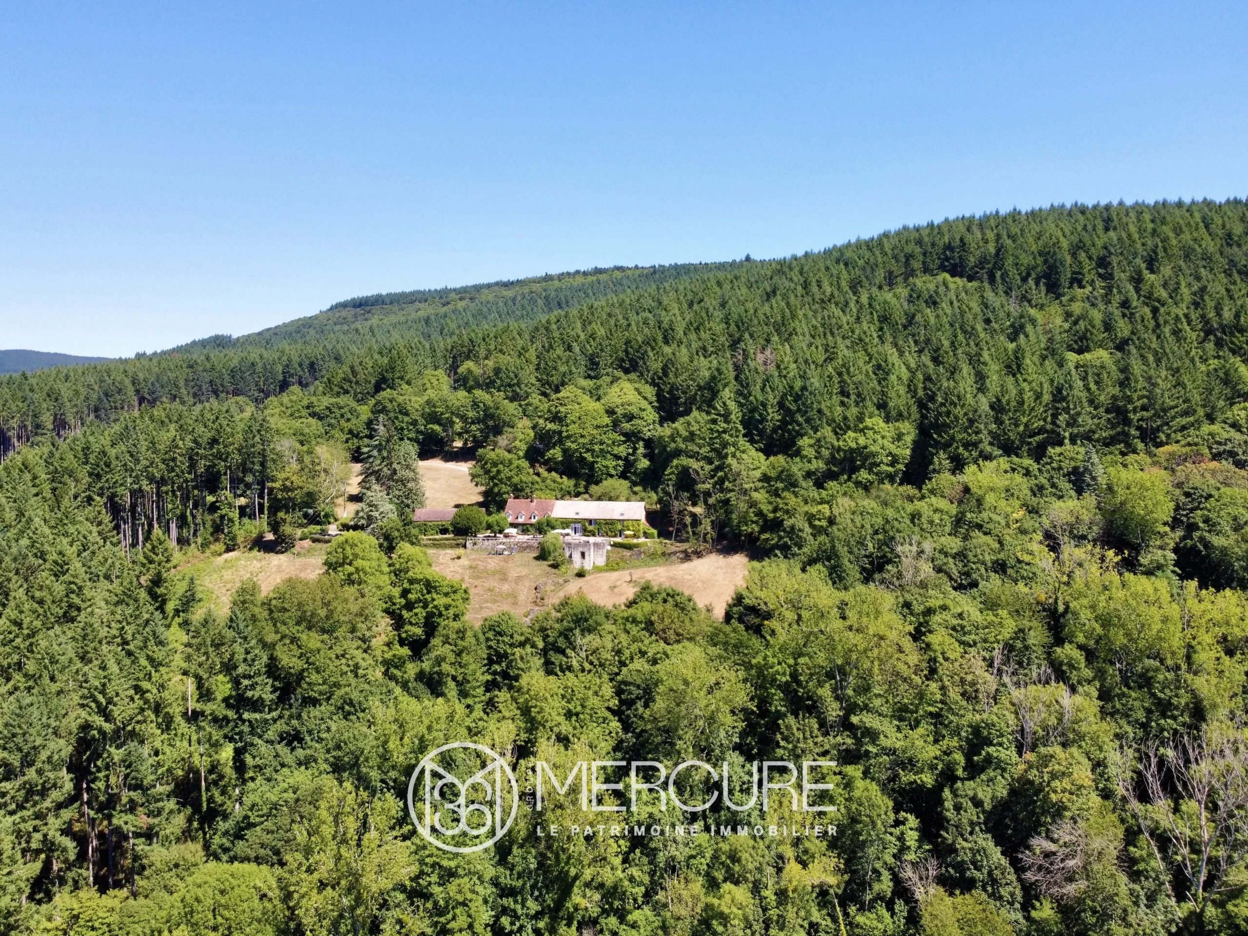 Propriété équestre en pleine forêt avec vue unique et imprenable sur le Morvan - 21462VA
