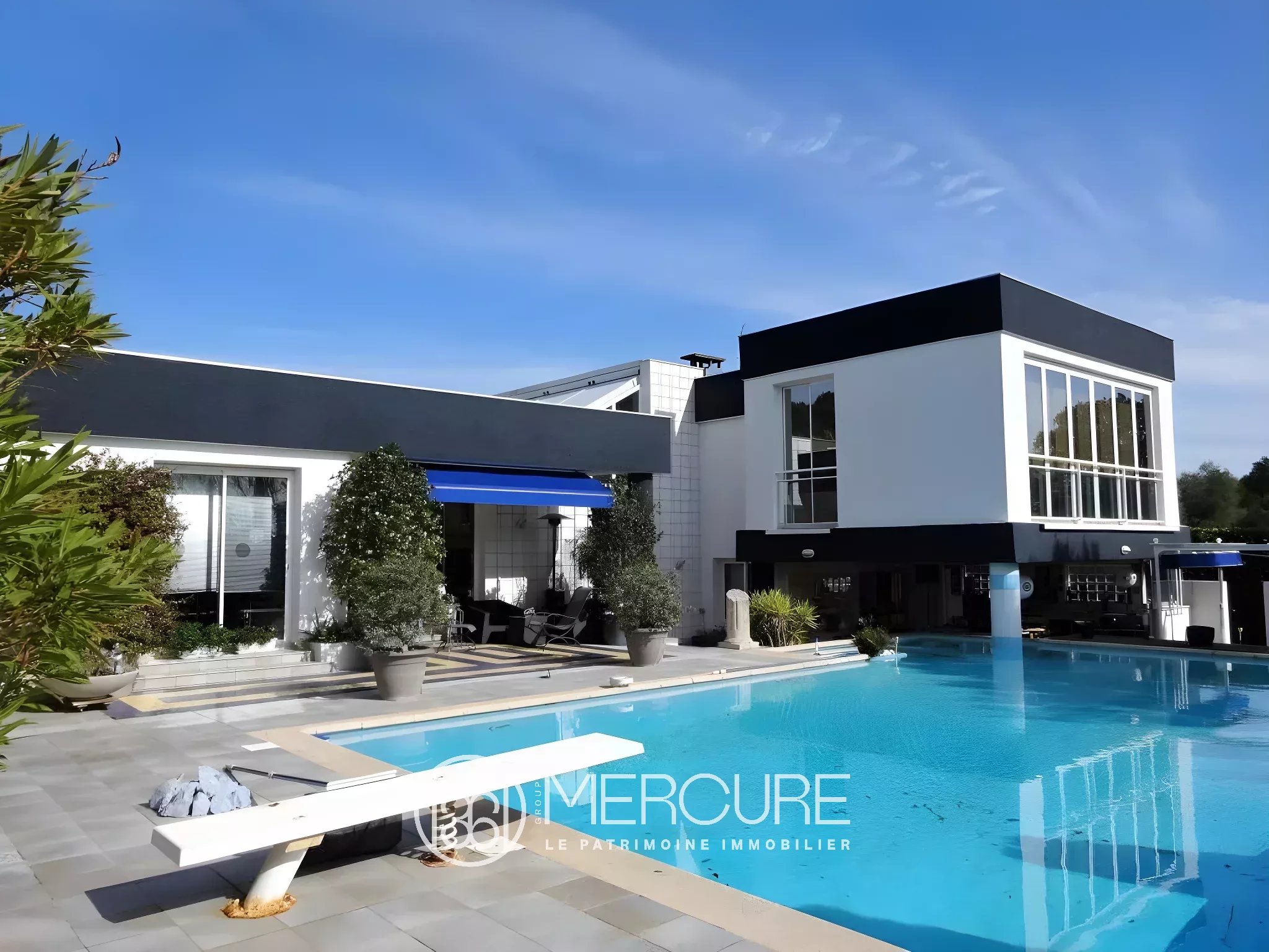 BELLE MAISON D&rsquo;ARCHITECTE AVEC JARDIN D&rsquo;EXCEPTION - 21507LR