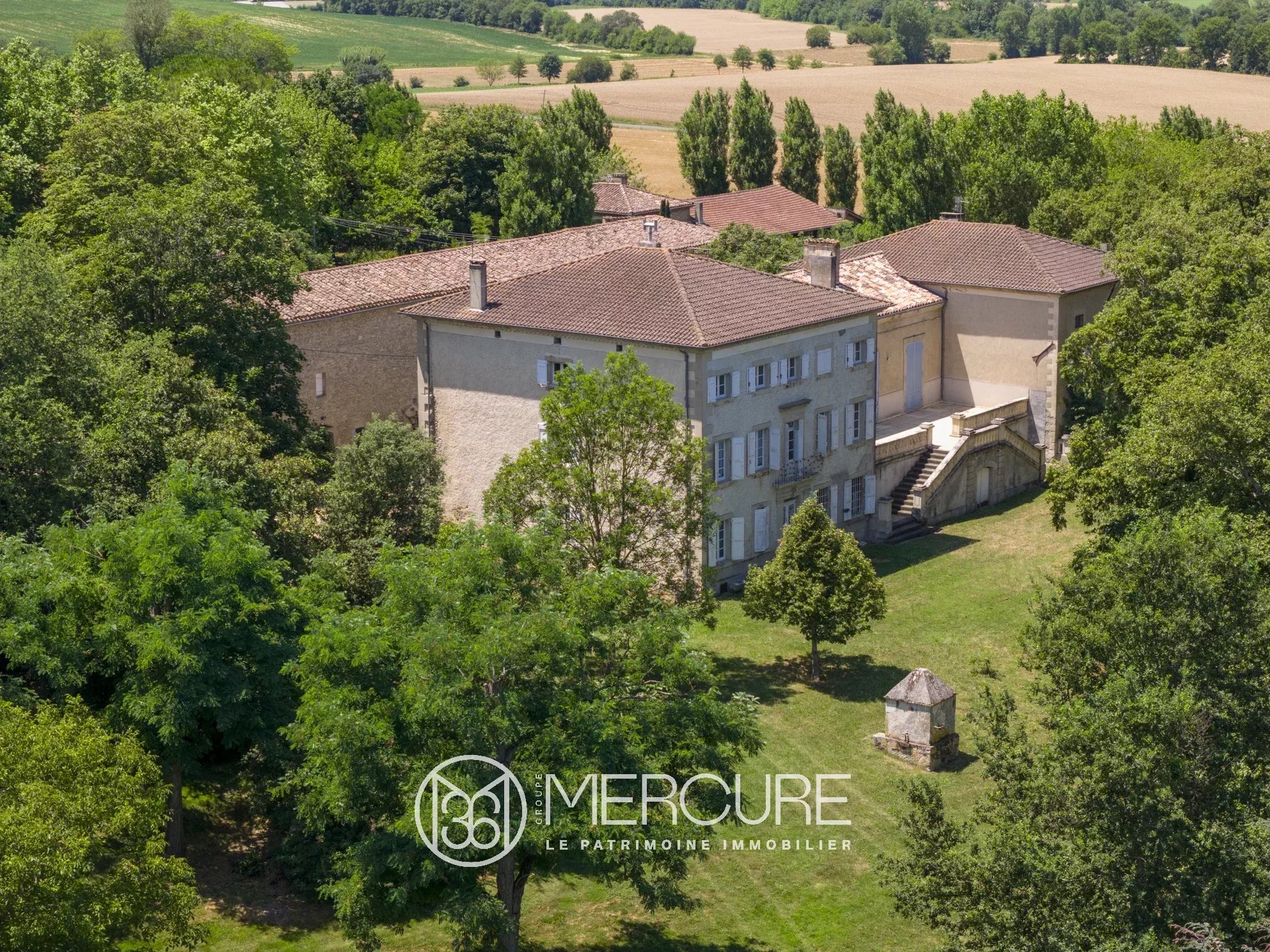 PROPRIETE DE CARACTERE AU COEUR DU PAYS DE COCAGNE - 9200TS