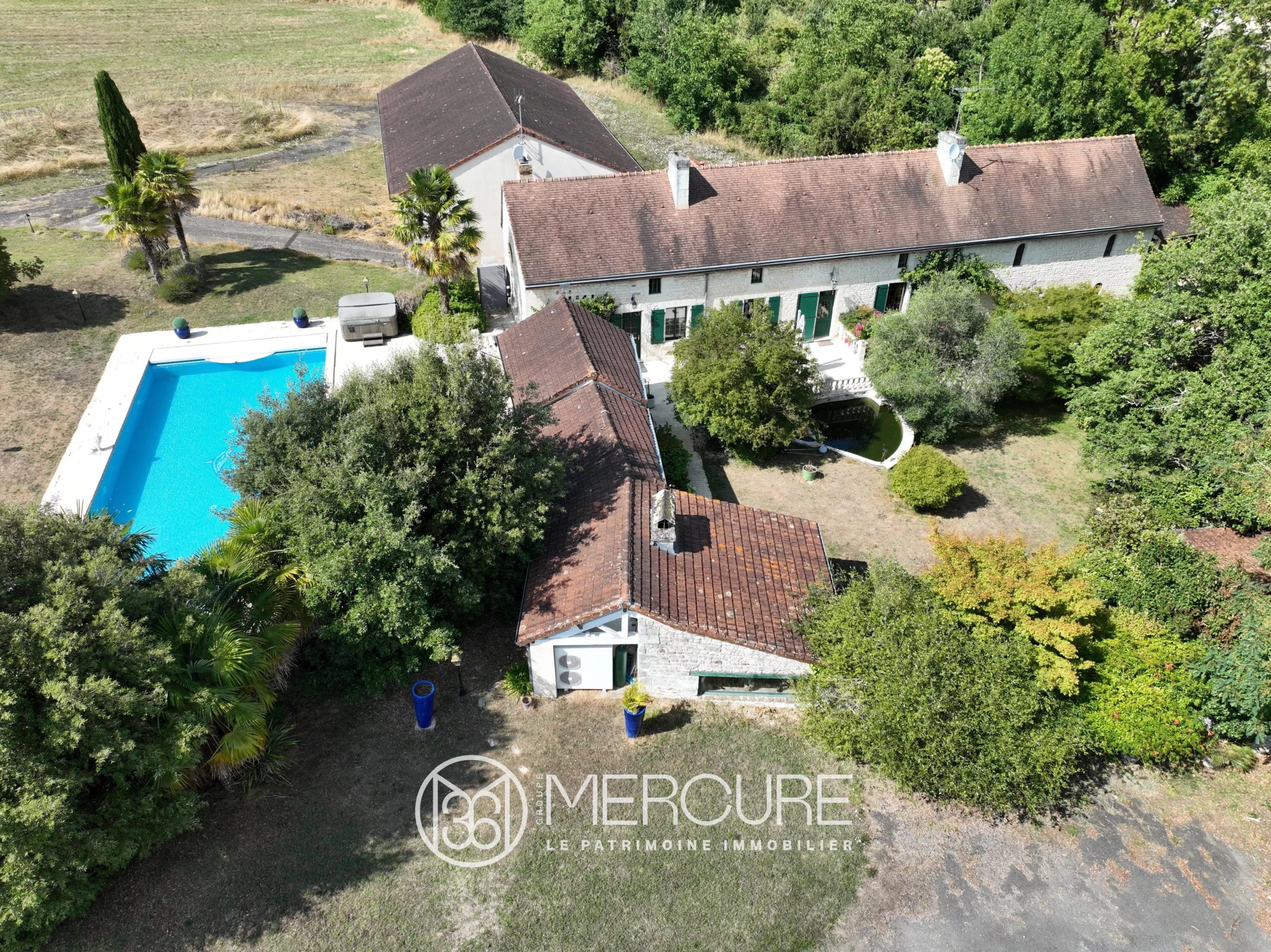 MOULIN avec SALLE DE RECEPTION, PISCINE, SPA - 10197PO