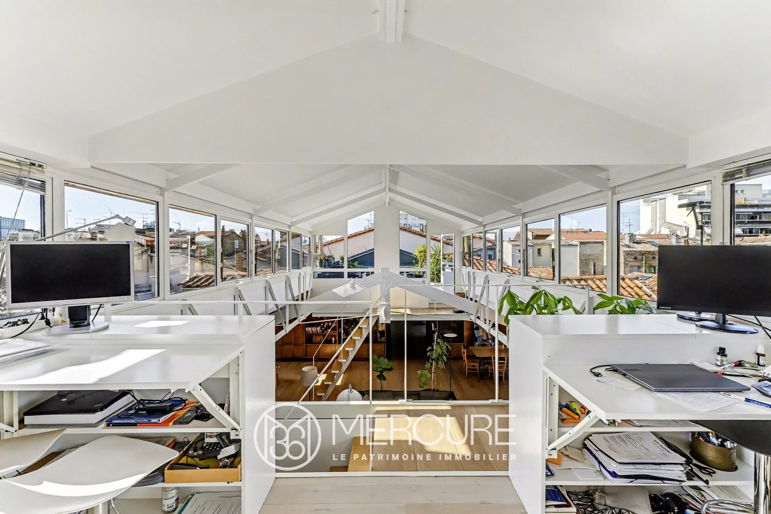 APPARTEMENT AVEC TERRASSE SUR LES TOITS – GARAGE - 9264TS