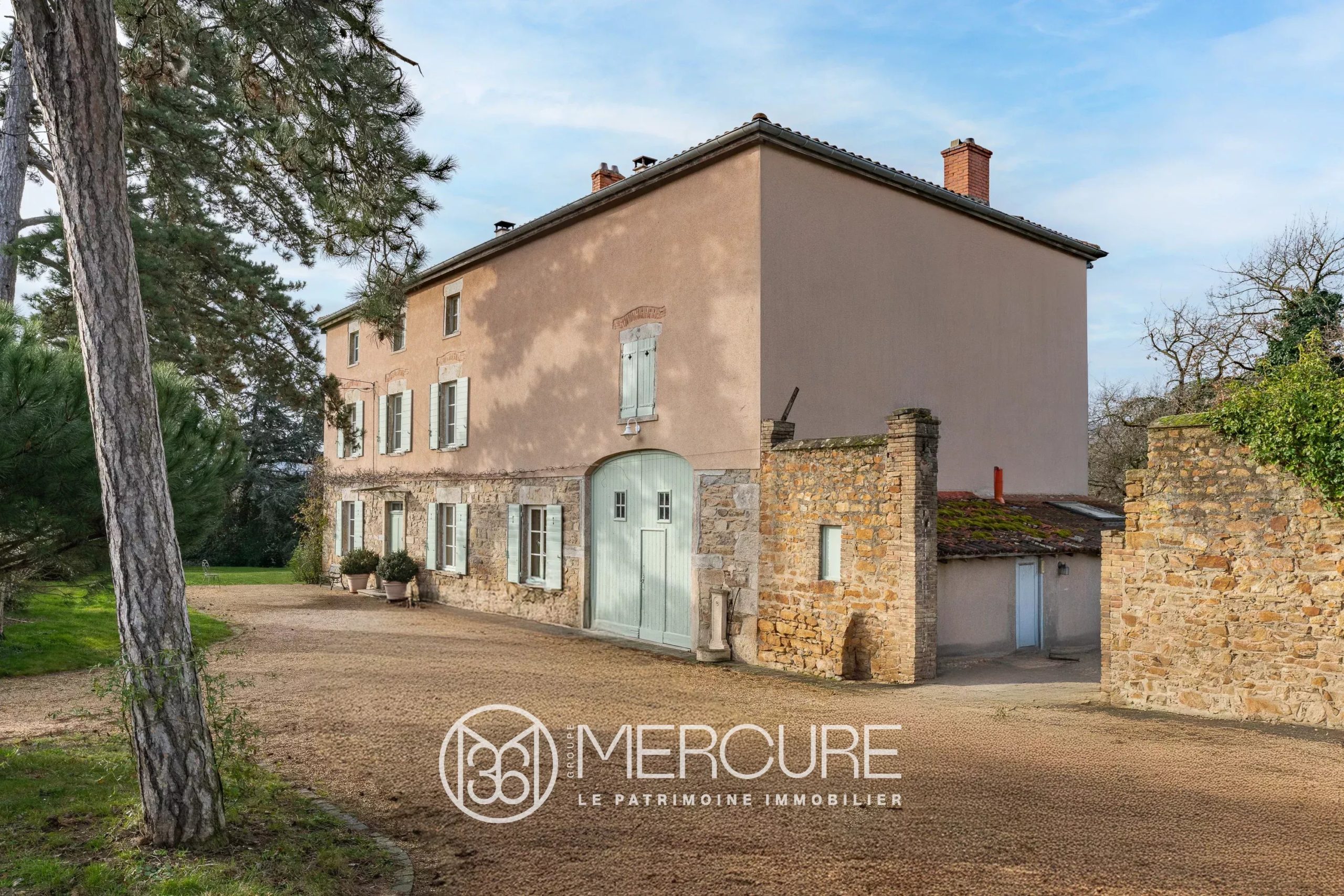 BRINDAS – Character property set in exceptional landscaped grounds - 5020LY