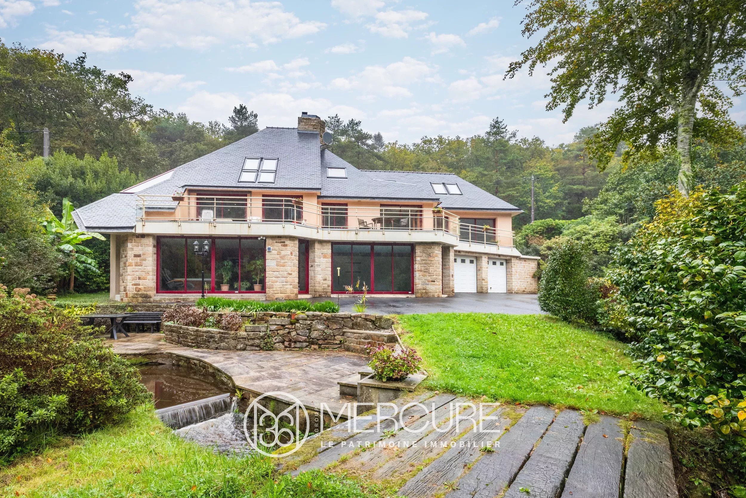 QUIMPER – MAISON D&rsquo;ARCHITECTE 10 MN HYPER CENTRE SUR 1 HA - 20540BR