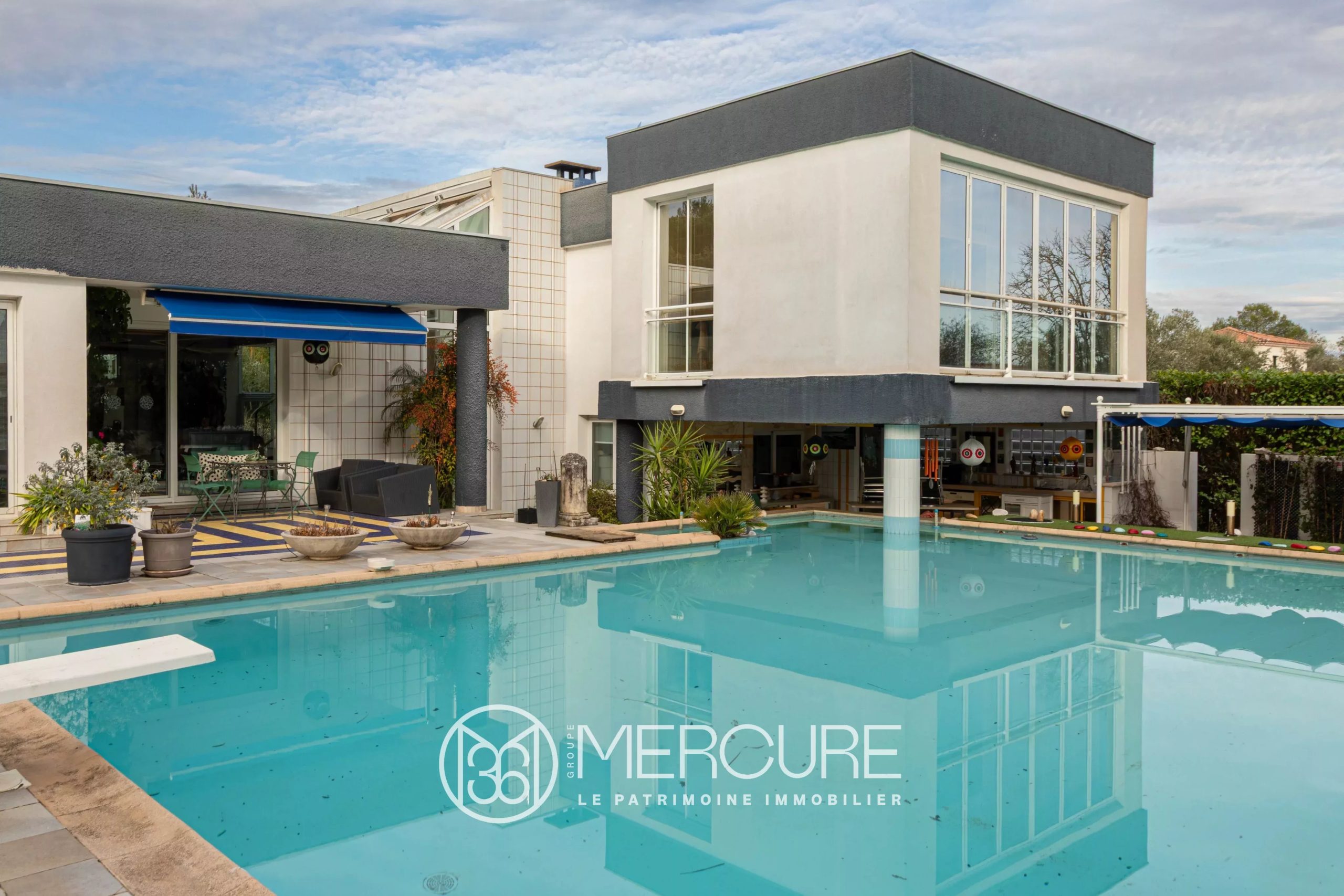 BELLE MAISON D&rsquo;ARCHITECTE AVEC JARDIN D&rsquo;EXCEPTION - 21507LR