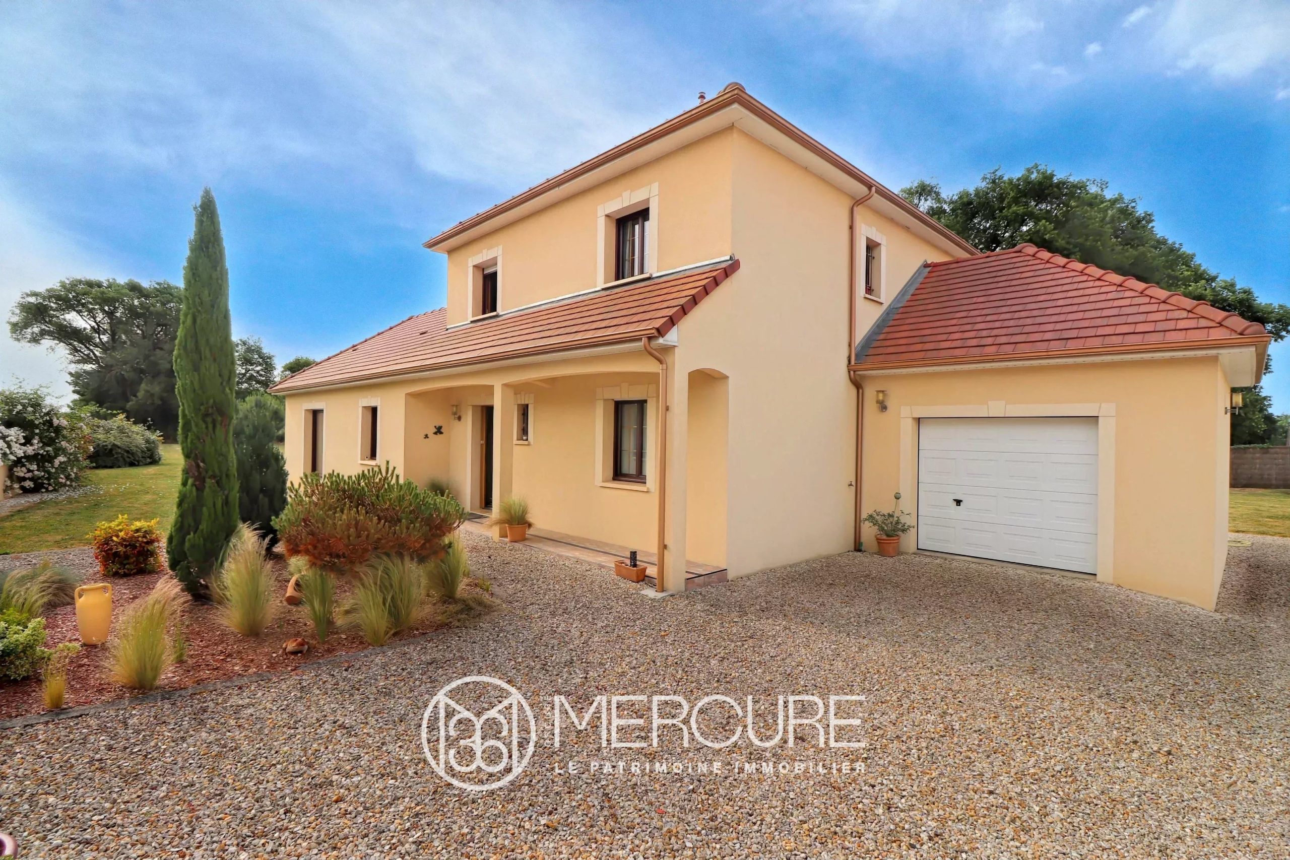 MAISON RECENTE AVEC GRAND JARDIN - 10158PO