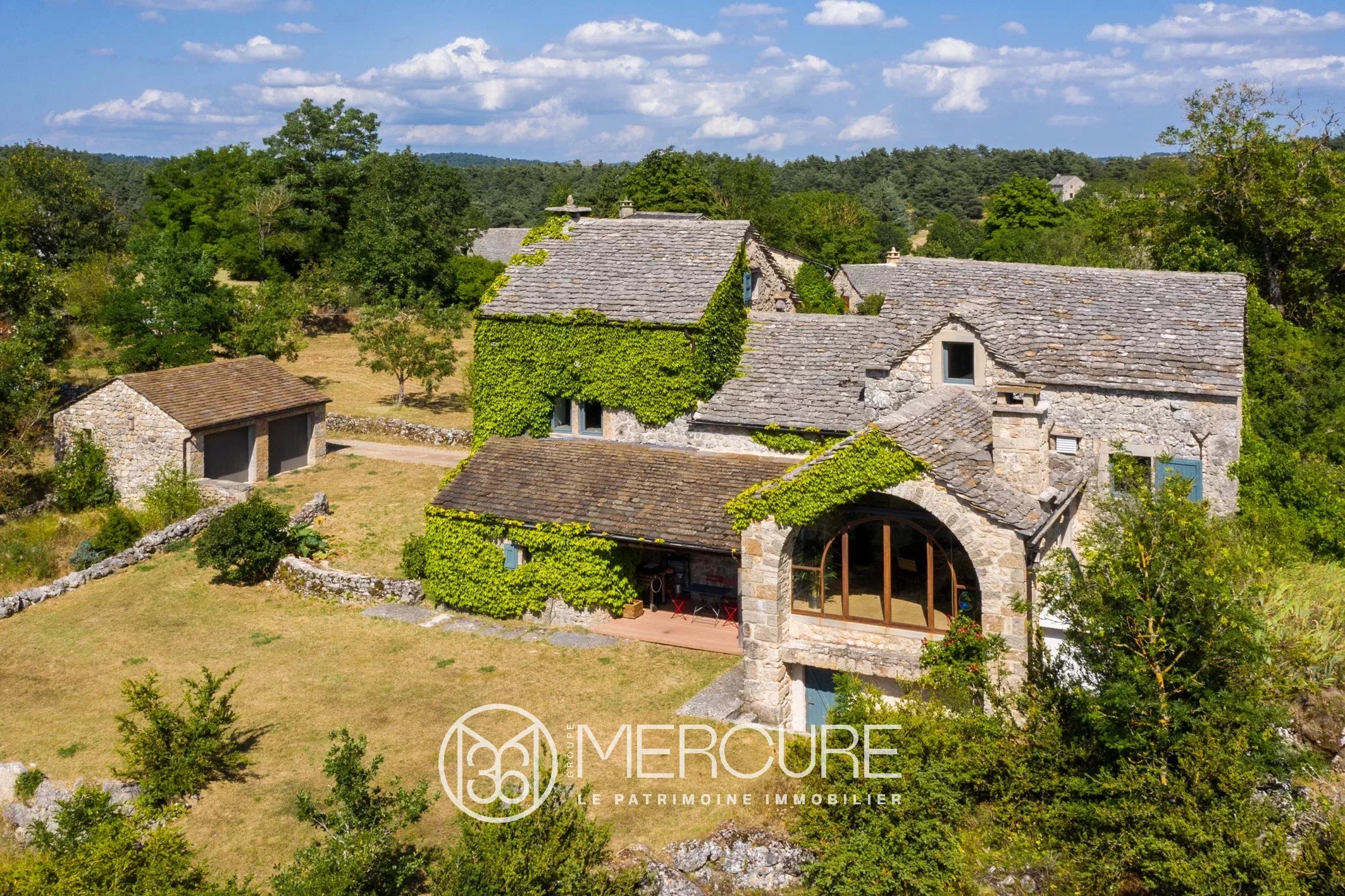 DEMEURE DE CHARME ET SA SUPERBE RENOVATION CONTEMPORAINE - 9041TS