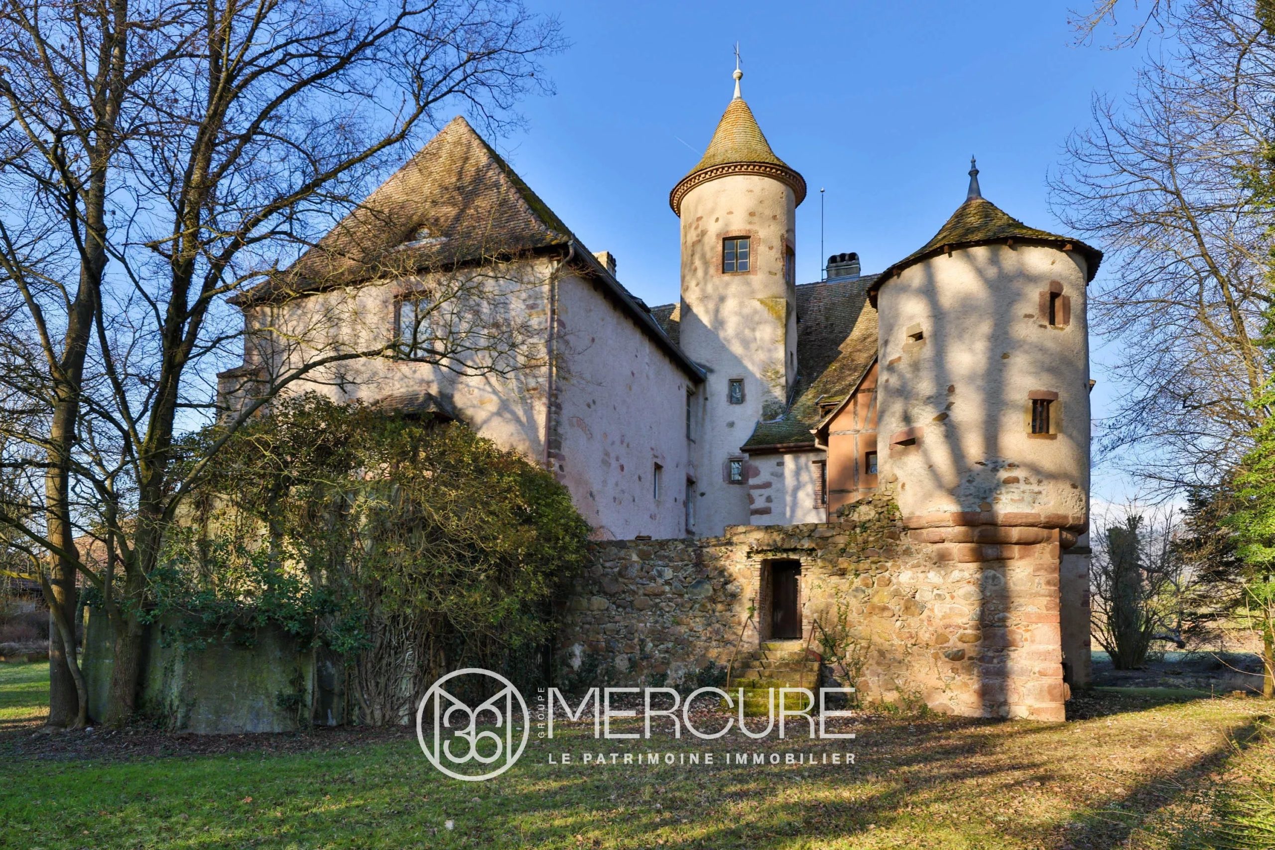 North-East of France, 13th century listed chateau set on 3.6 ha with outbuildings - 21216CP