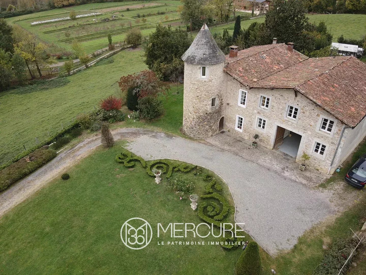 JOLI CHATEAU XVIIIe – VUE PYRÉNÉES – 1HA - 9293TS