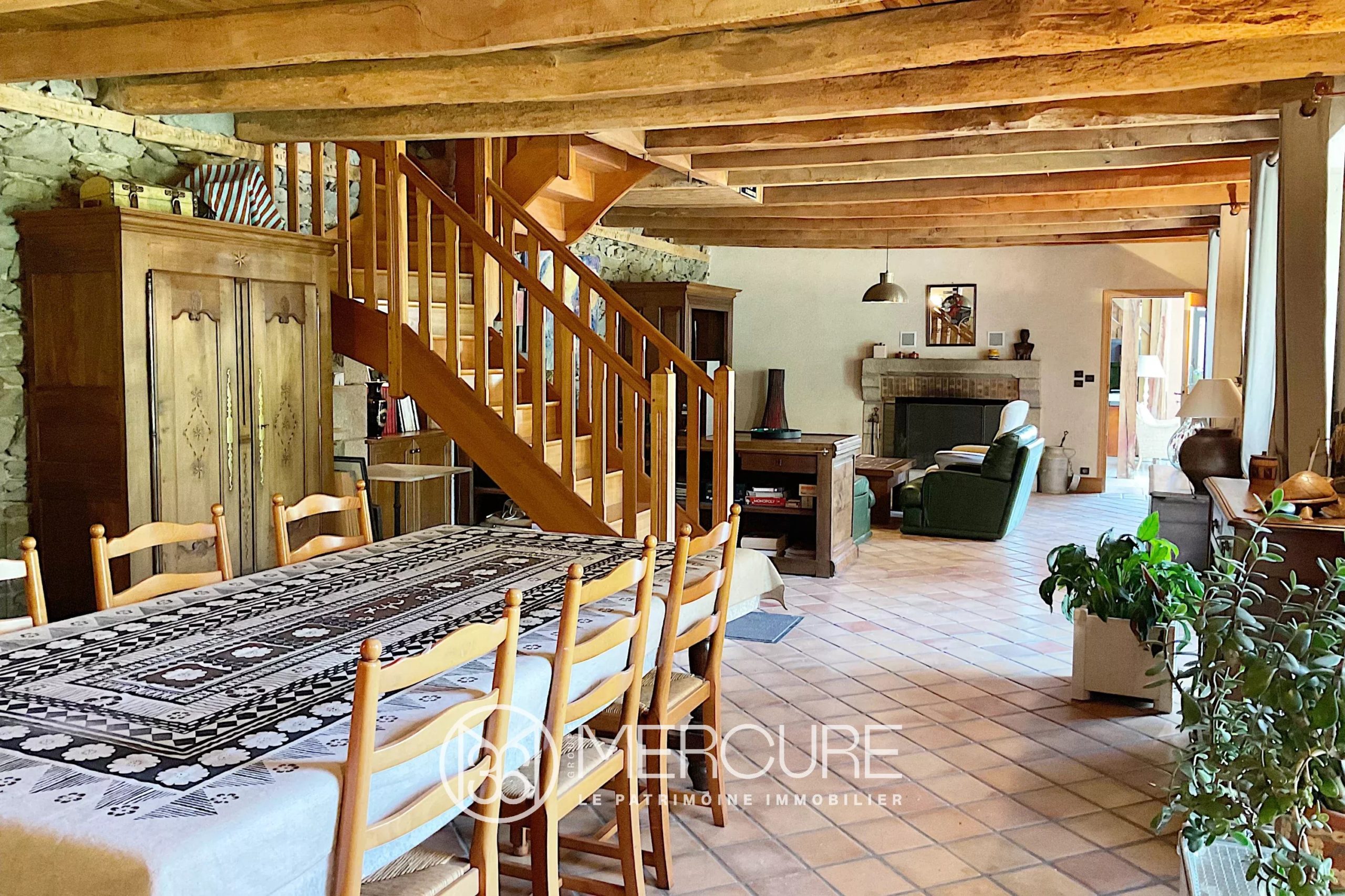 Près de Pontivy, Propriété en pierres avec piscine sur parc paysagé - 20775BR