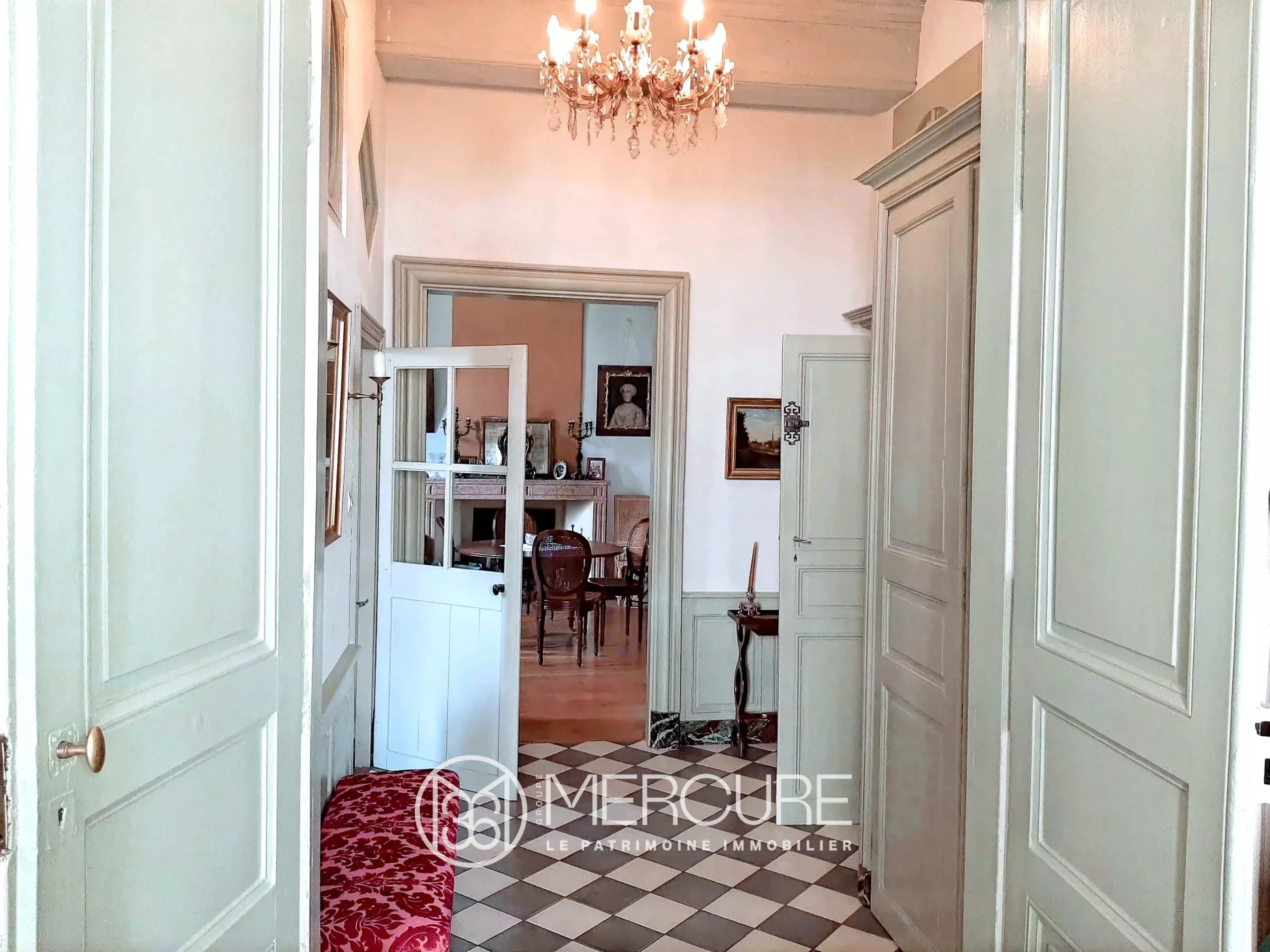 CENTRE HISTORIQUE DIJON, RARE APPARTEMENT DE CARACTERE - 21239MHL