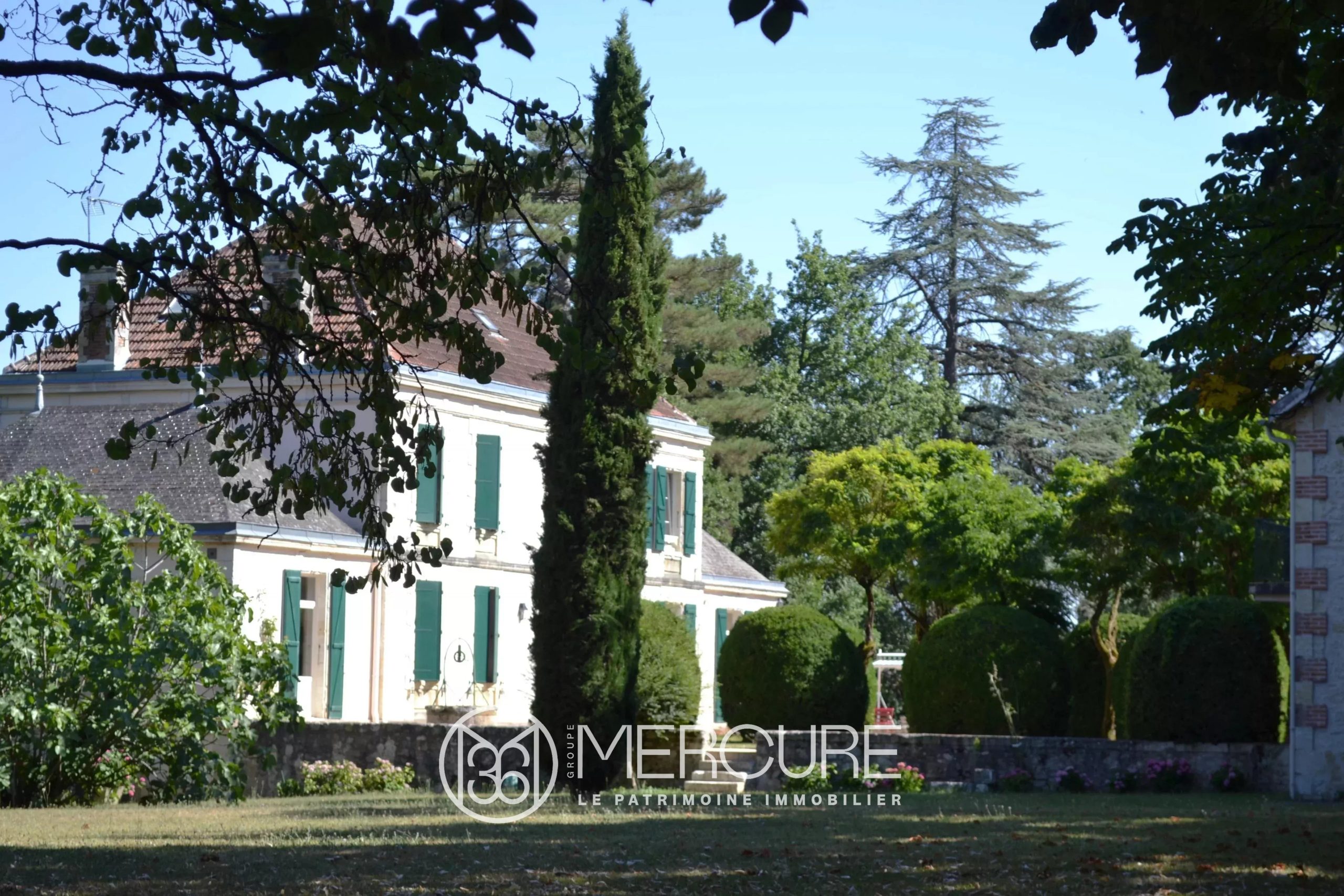 MAISON DE MAITRE – DEPENDANCES – PISCINE - 9280TS