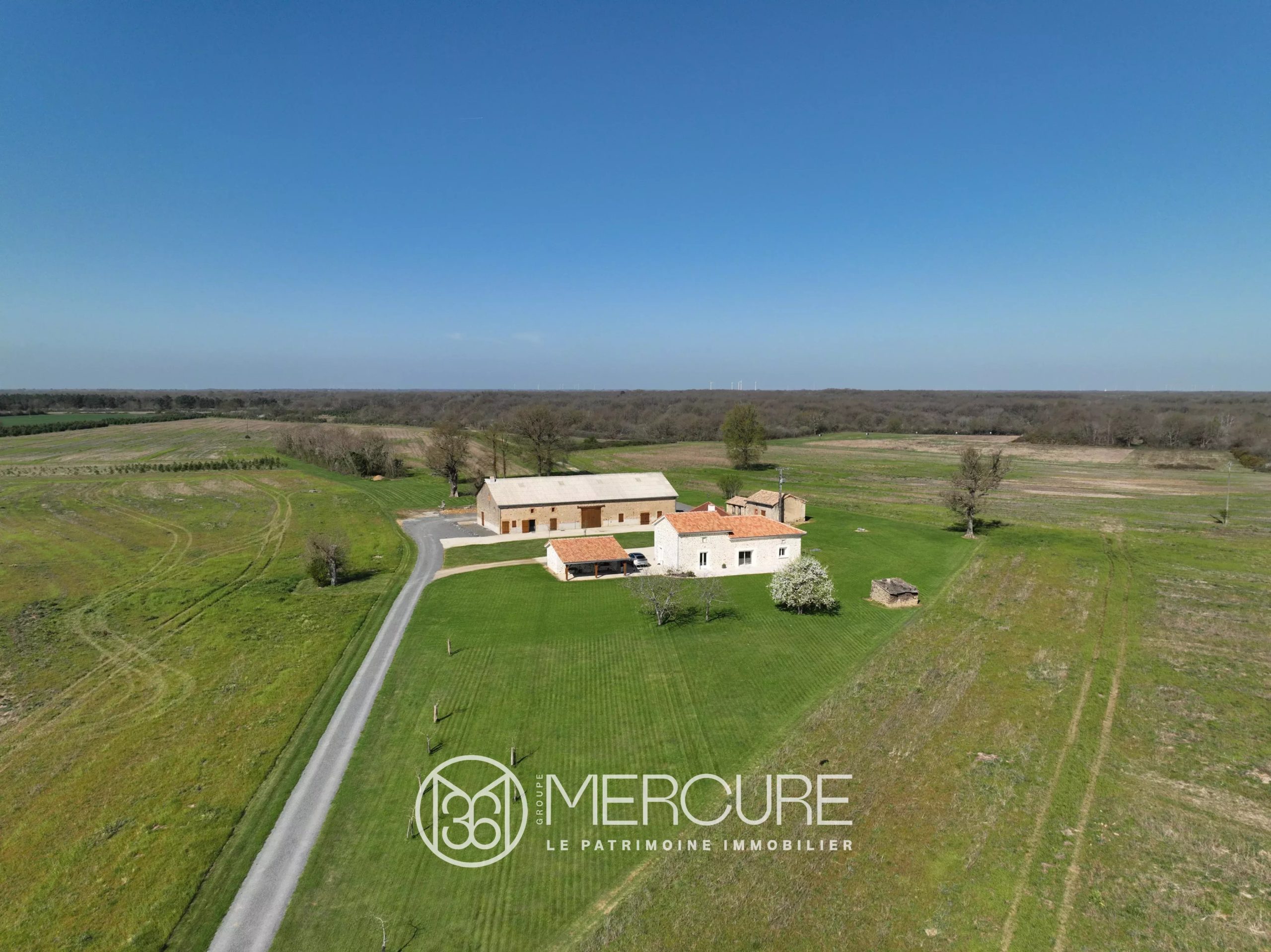 ENCLOS CYNEGETIQUE AVEC ETANG - 10101PO