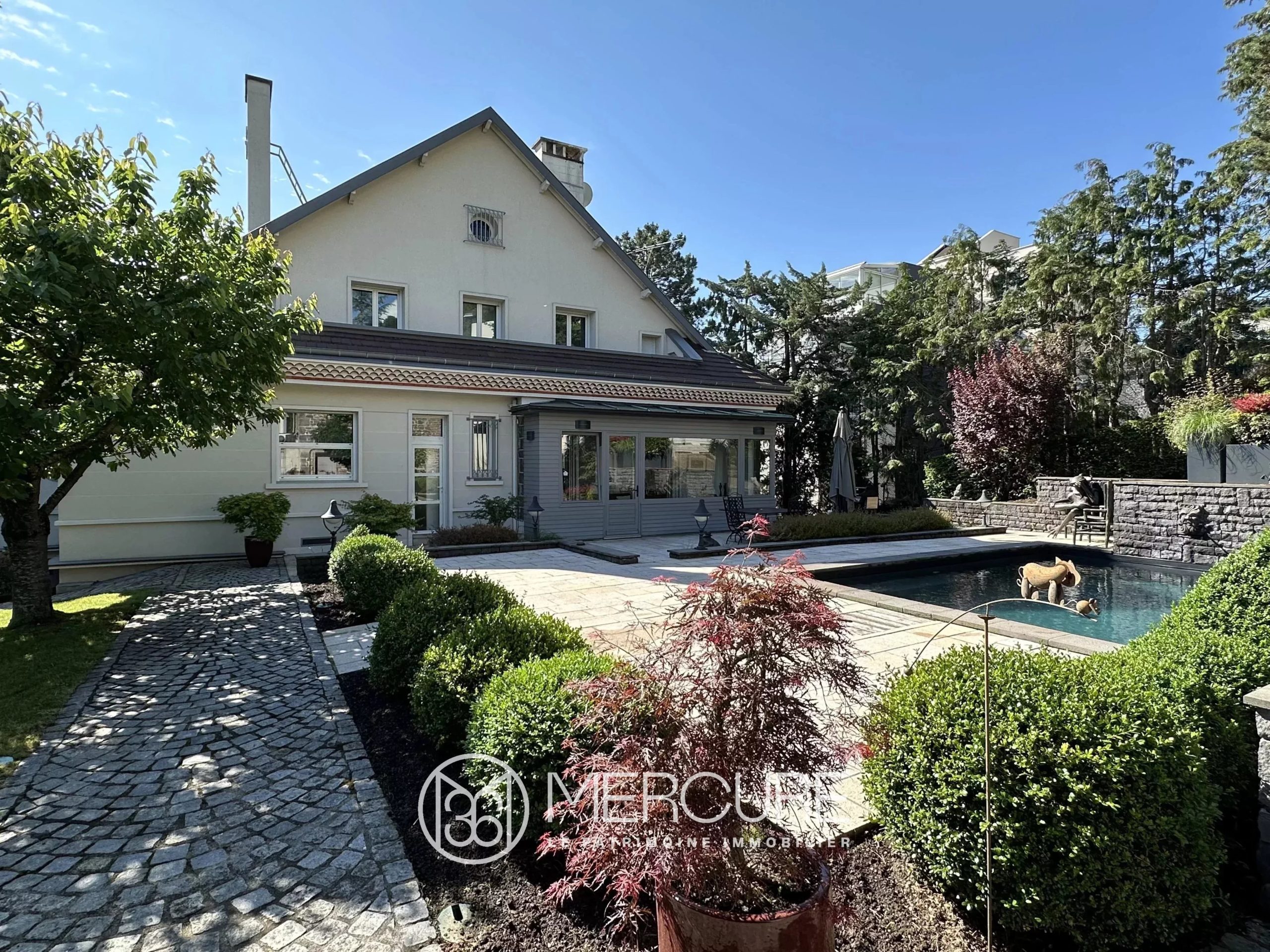 Belle propriété de 380m² sur 1429m², 6 chambres, terrasse, piscine, Chamalières - 20922AU