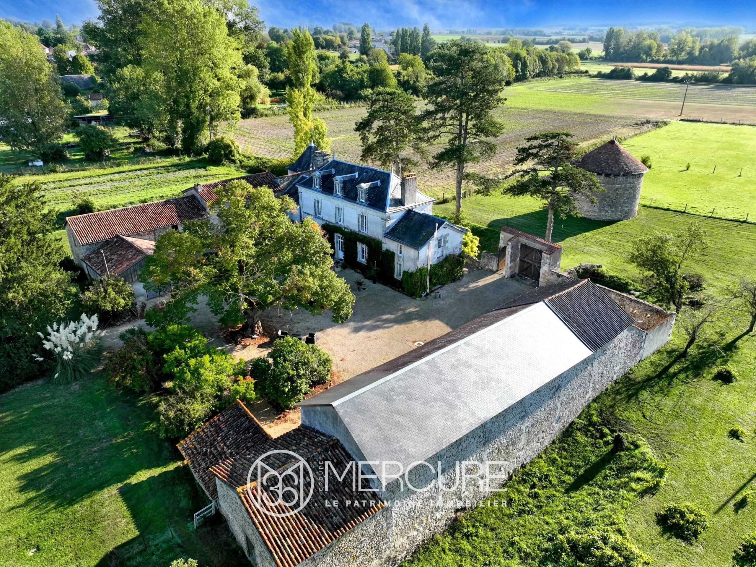 FORMER LISTED 17th C. STRONGHOLD set in 1.2 Ha - 10213PO