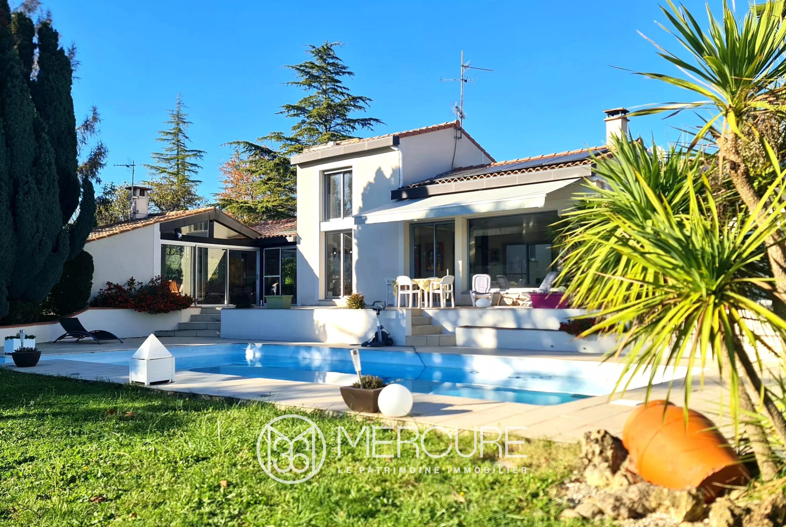 BELLE MAISON AVEC DEPENDANCES ET GRAND PARC - 9271TS