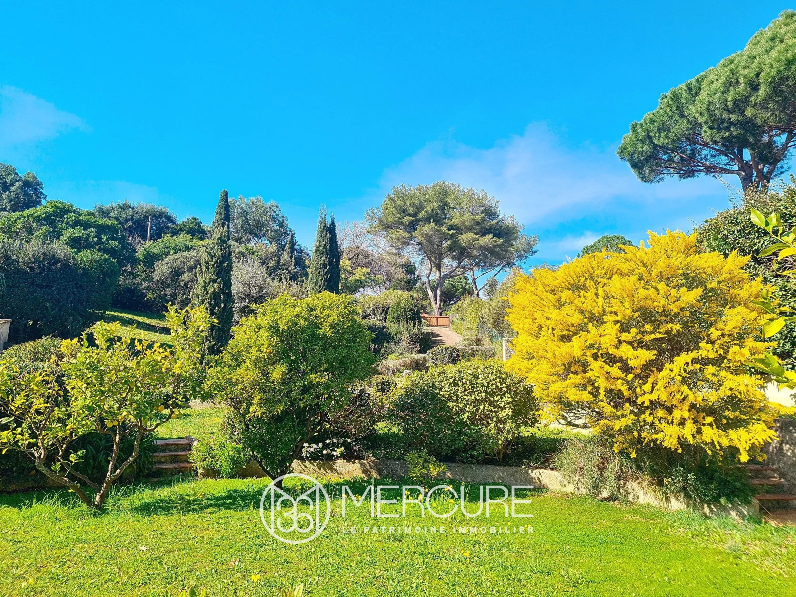 LA CROIX VALMER – Villa à vendre avec piscine couverte et fort potentiel - 4909LY