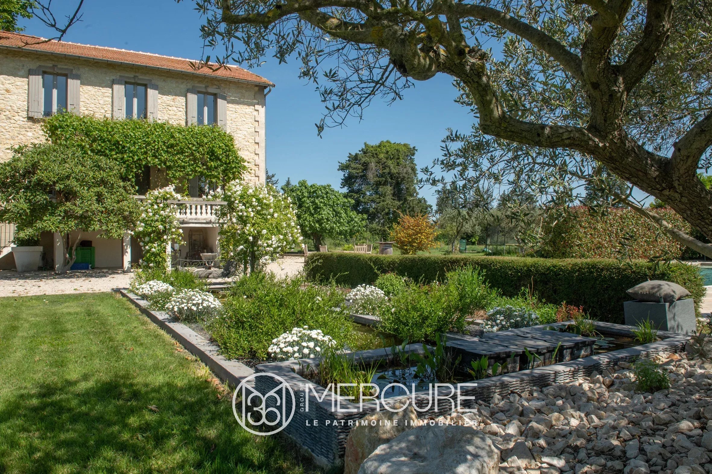 Charming country house with park, swimming pool and outbuildings - 21231LR