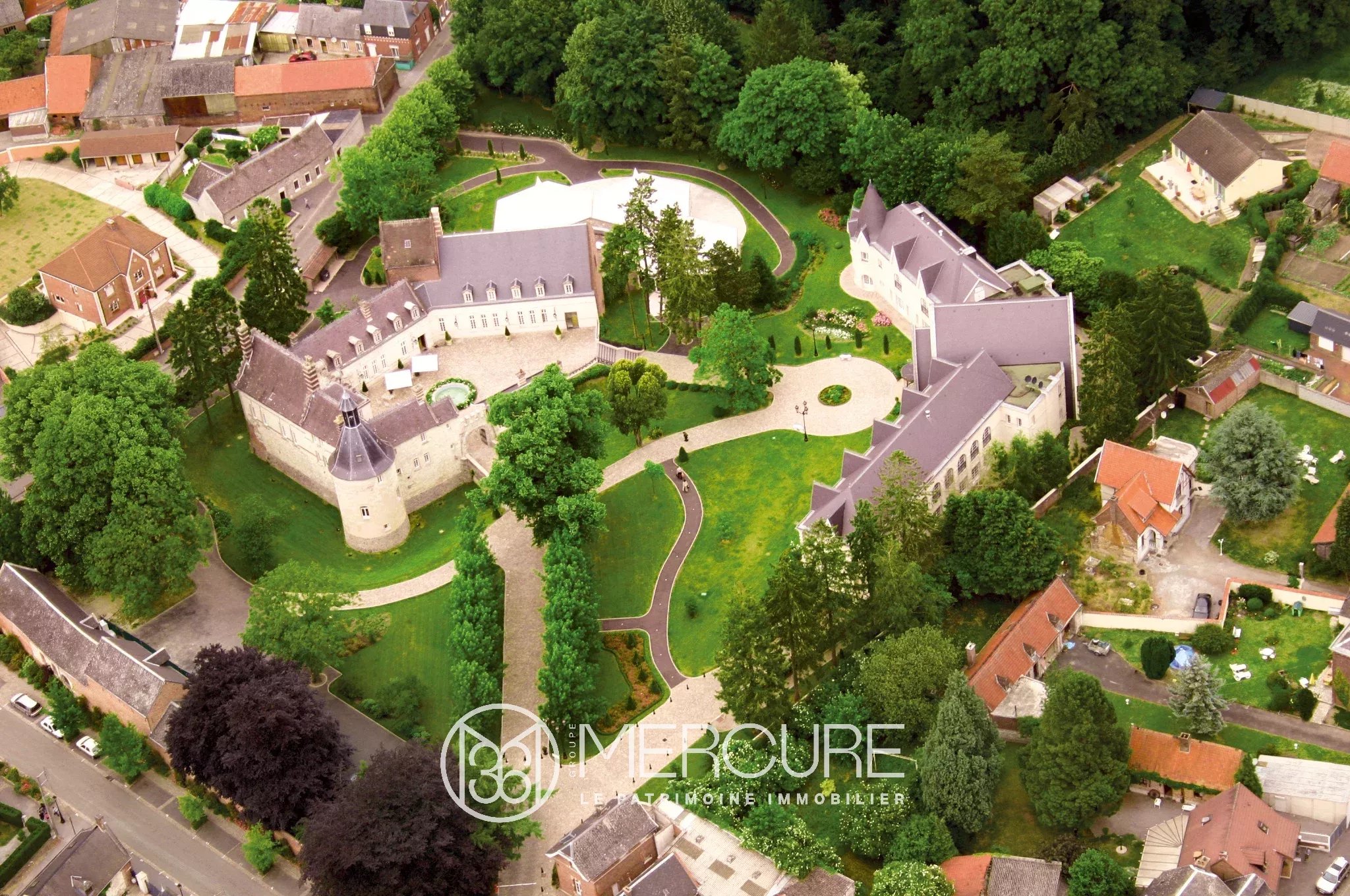 NORD – CHÂTEAU AVEC UNE CAPACITE HÔTELIÈRE IMPORTANTE - 62277NC