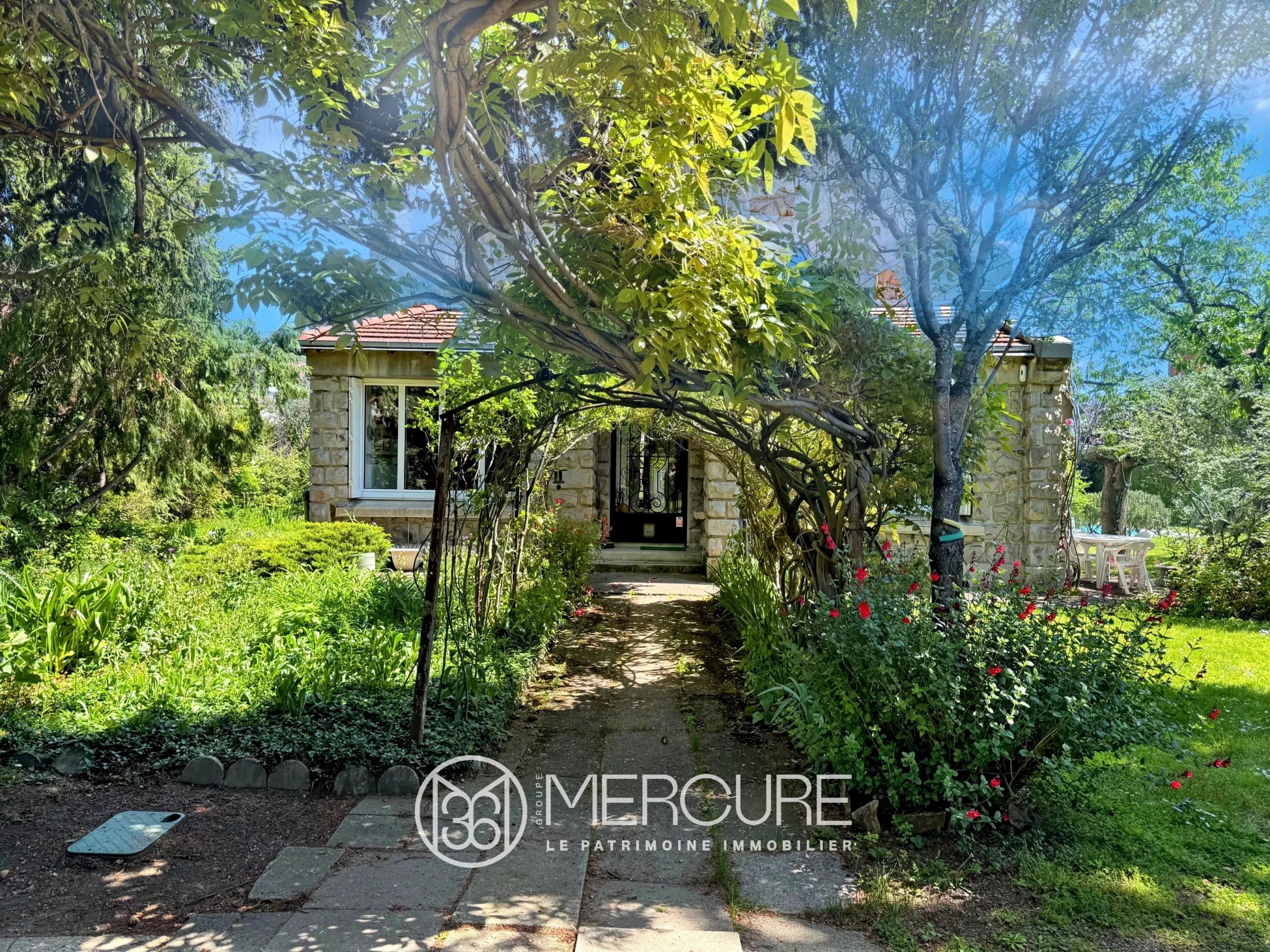 Maison de caractère 188m² habitables, 5 chambres,  sur 1427m2- limite Clermont/ Chamalières - 20785AU