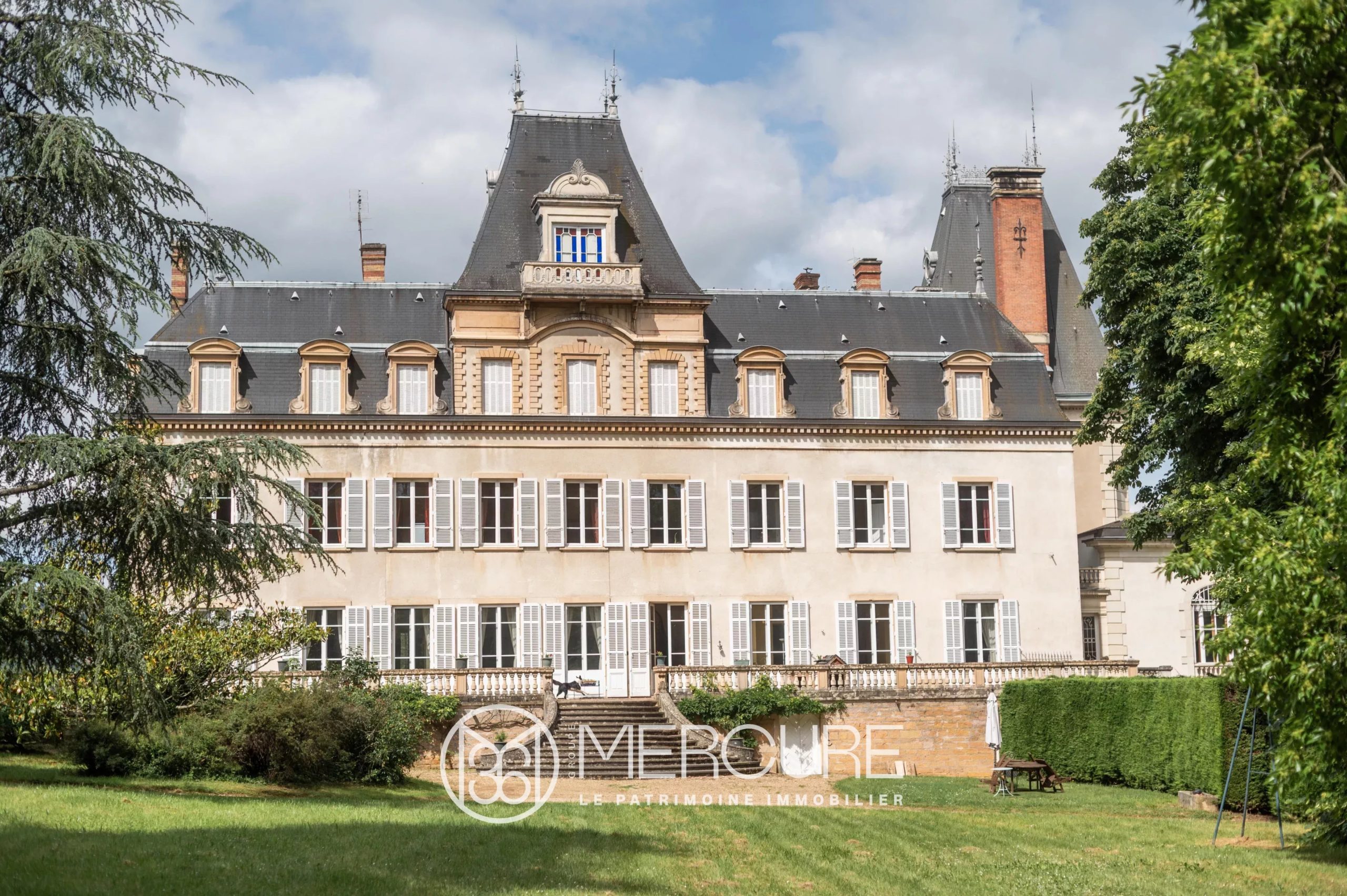 Château historique au cœur du Beaujolais - 4995LY