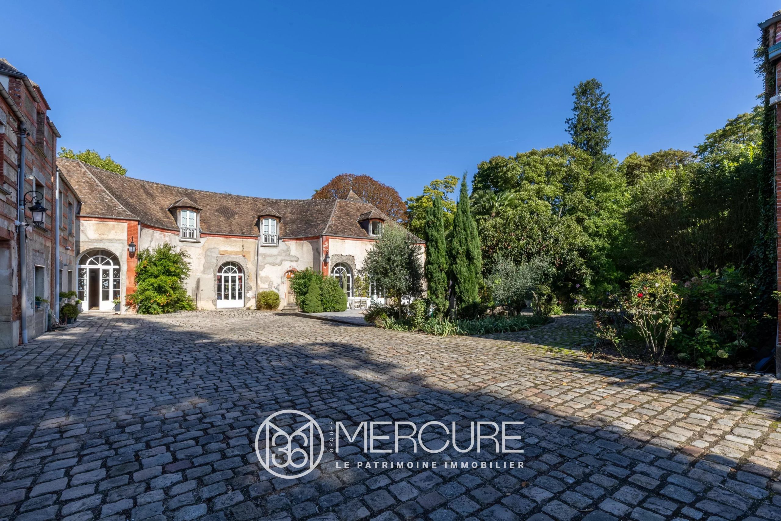 FOR SALE – ESSONNE, 22km PARIS SUD – CHARACTER HOUSE - 678VPA