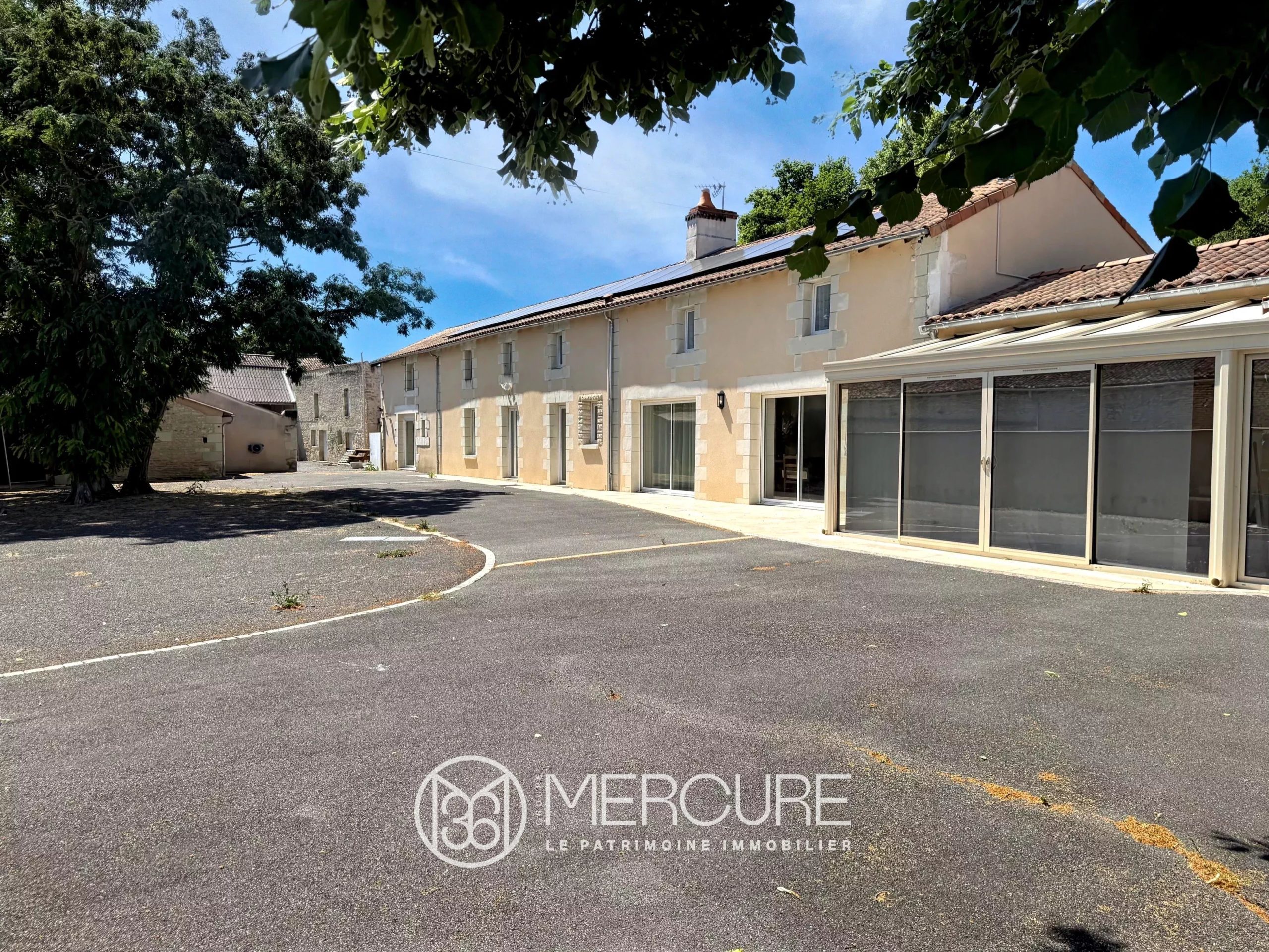 MAISON RENOVEE 215 M² AVEC MAISON ANNEXE 85 M² - 10159PO
