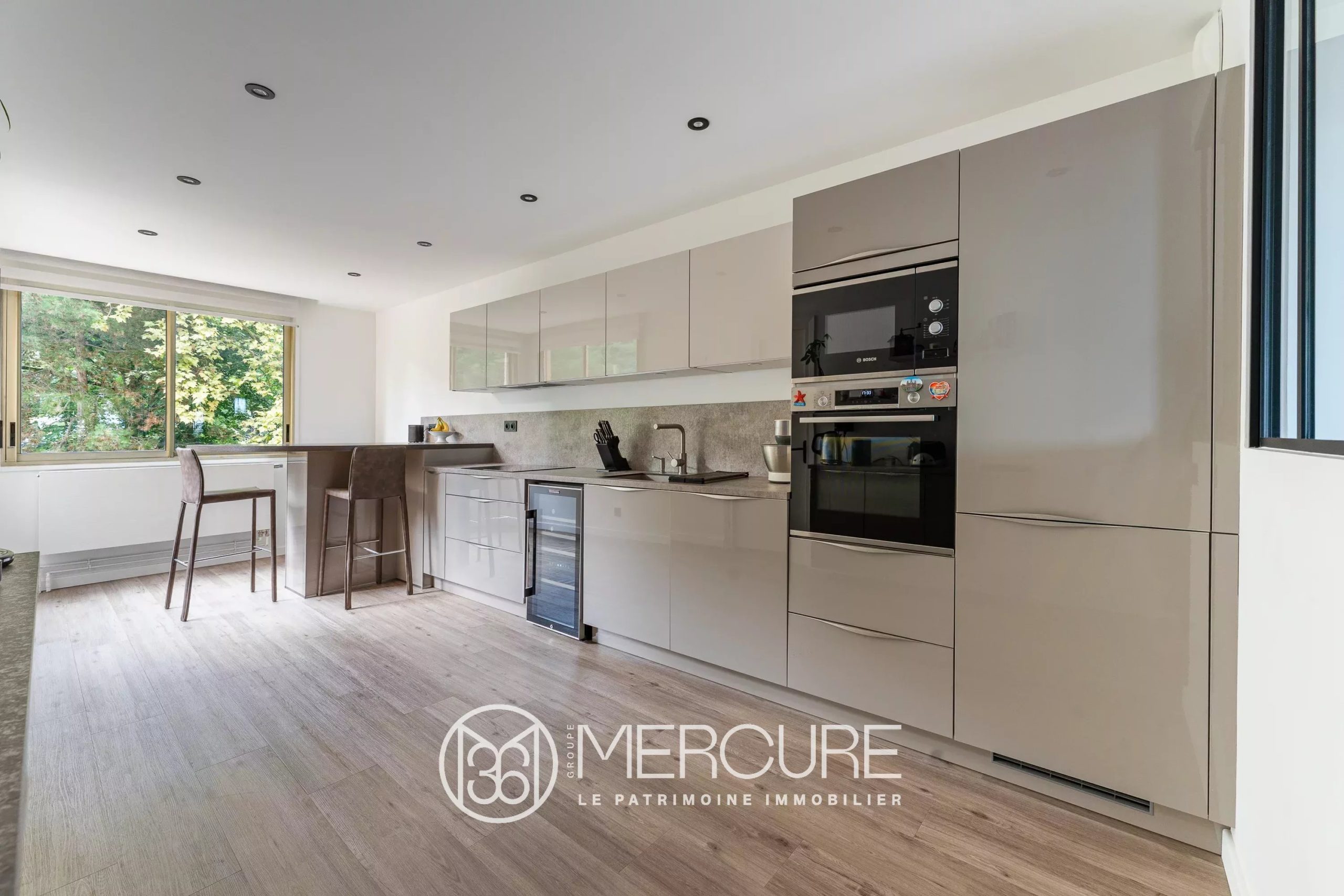 Grand T3 rénové de 116 m2 avec balcon et vue dégagée - 4986LY