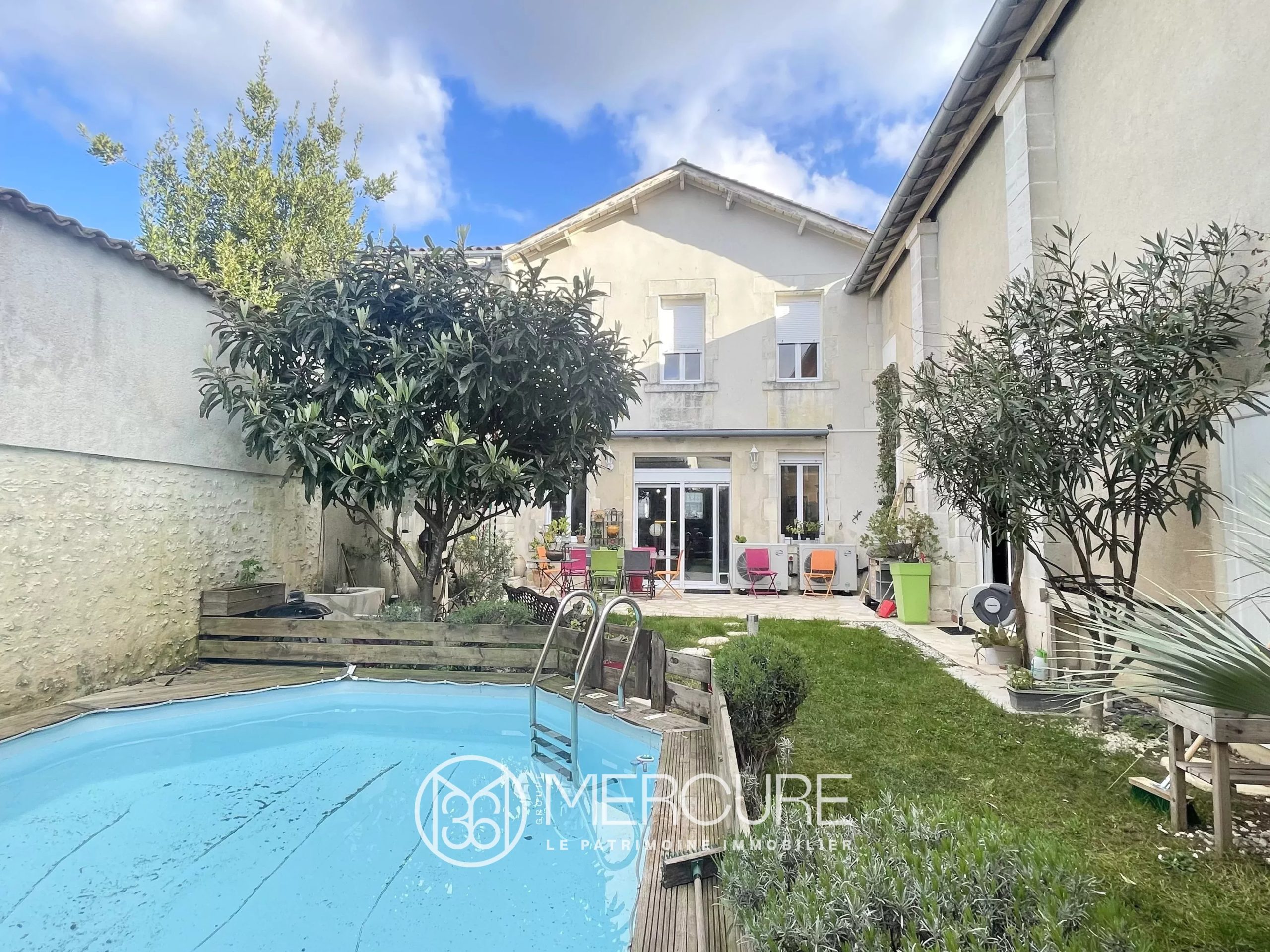 MAISON DE VILLE AVEC JARDIN, GARAGE ET PARTIE INDEPENDANTE - 10087PO