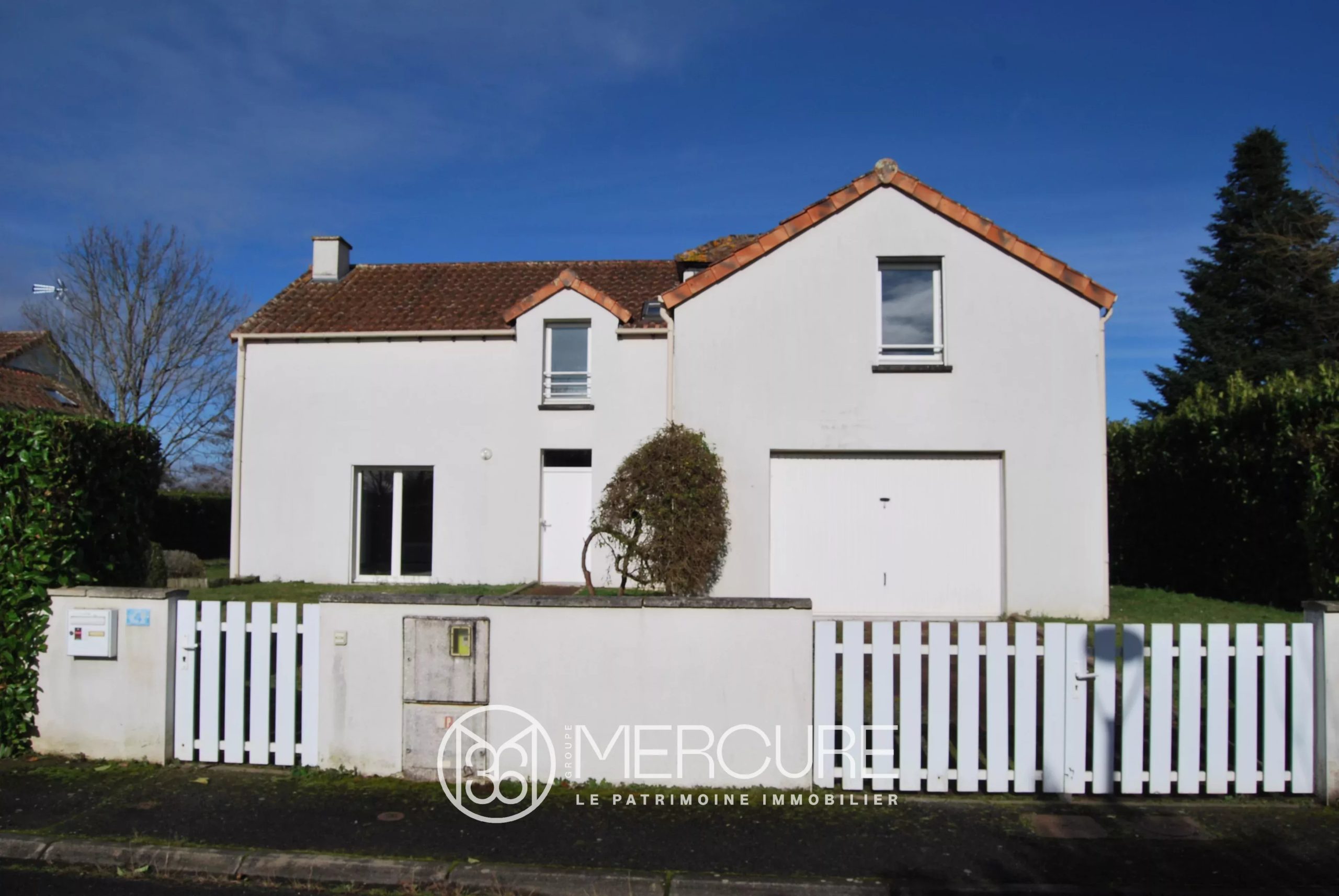 PAVILLON T.6 AVEC GARAGE ET TERRAIN DE 899 m² - 9125-066MO