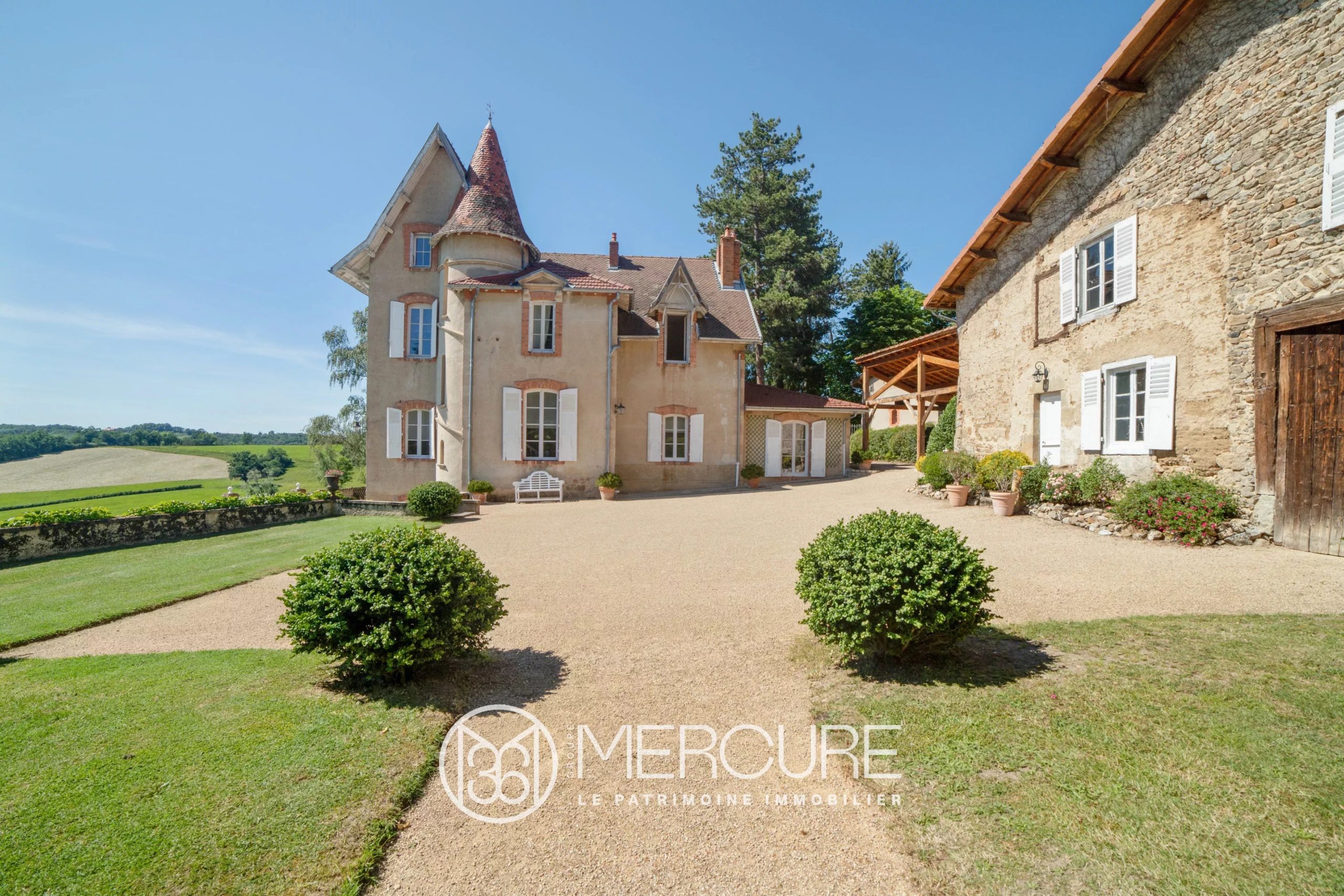 Charmant Manoir XIXème rénové, dépendances, sur 2 hectares, 25min Clermont-Ferrand - 21304AU