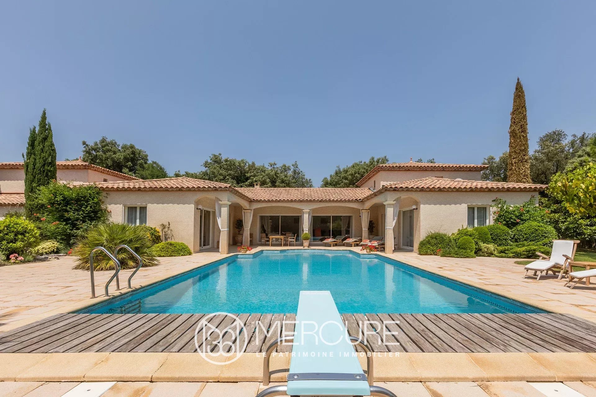 SUPERBE VILLA, AU COEUR D&rsquo;UN MAGNIFIQUE PARC - 9197LR